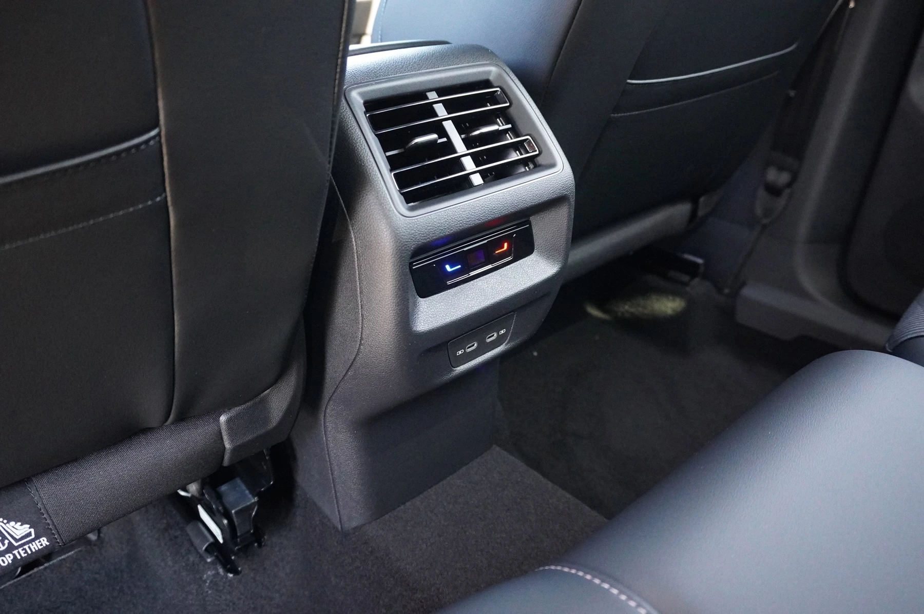 Volkswagen-Tiguan-image-11