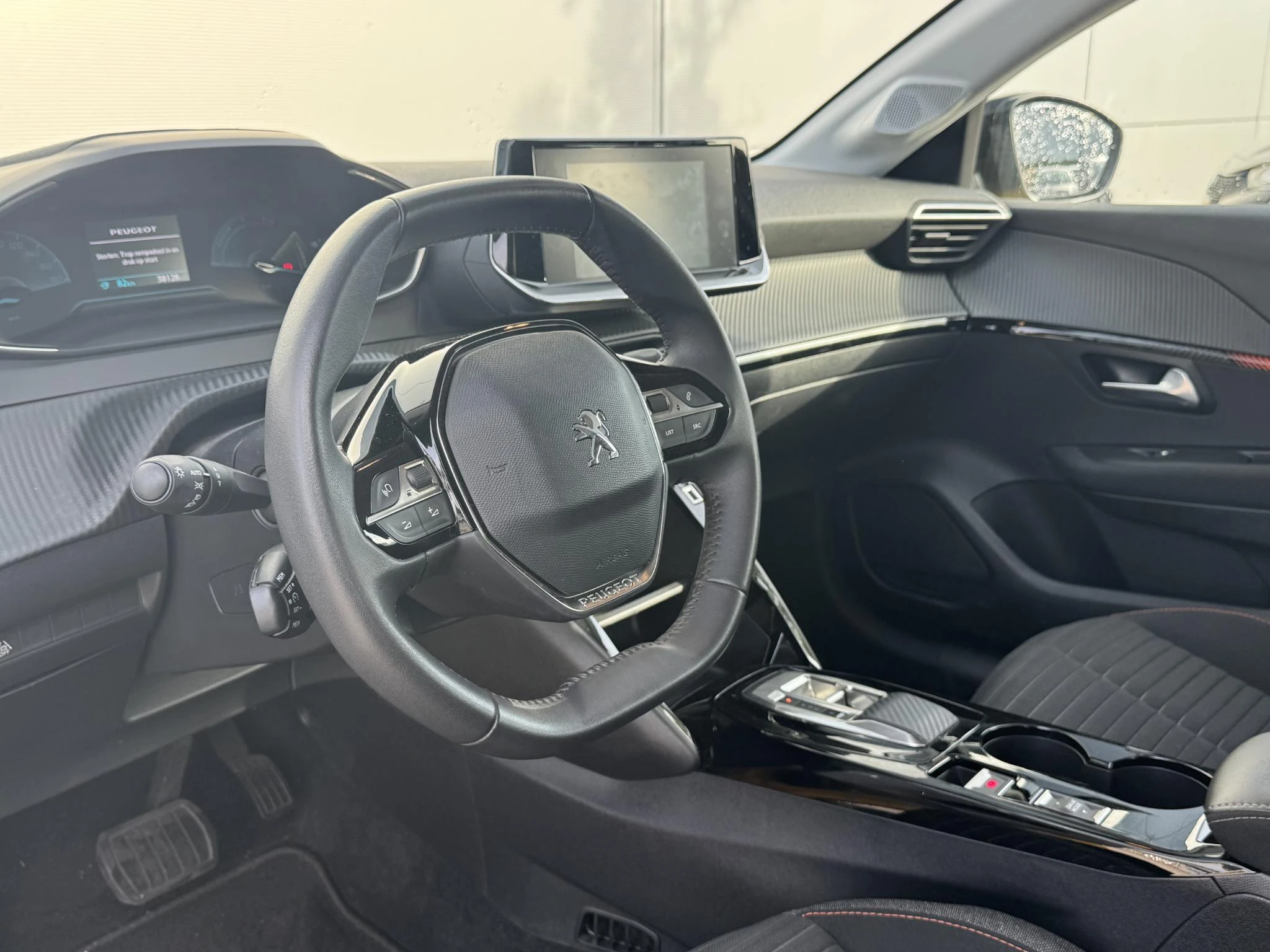 Peugeot e-208
