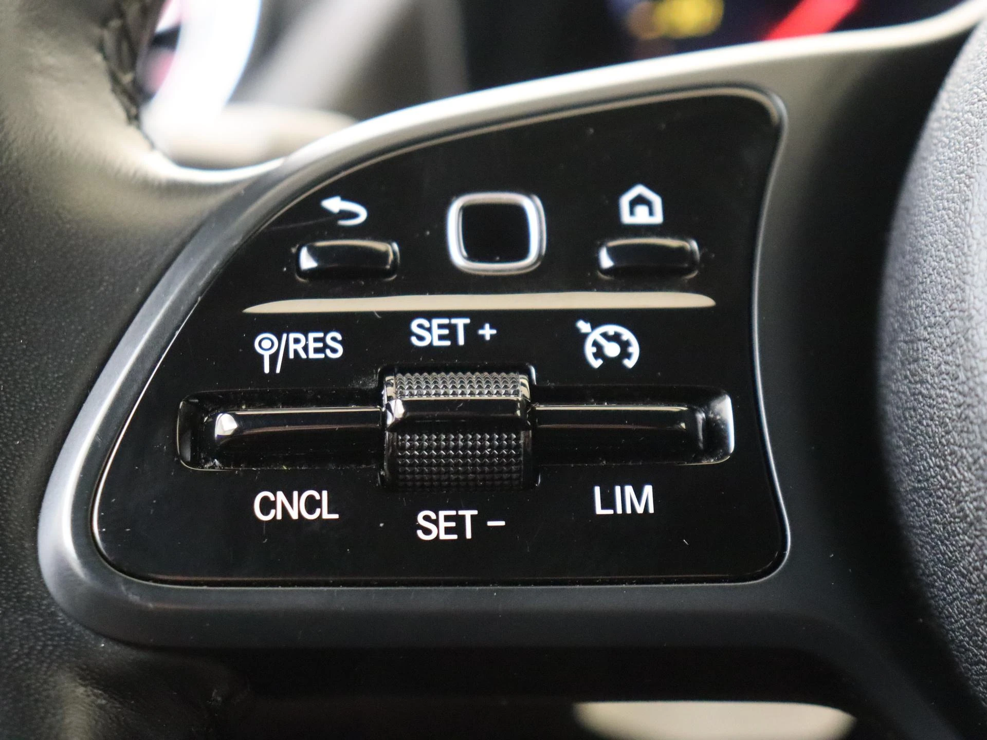Mercedes-Benz-B-Klasse-image-11