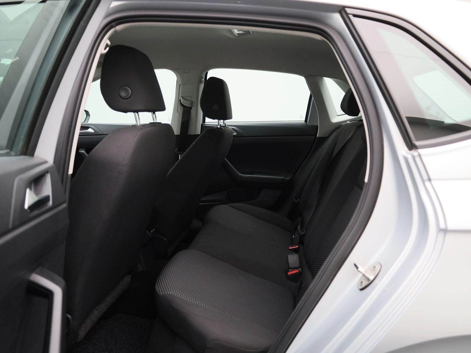 Volkswagen-Polo-image-9