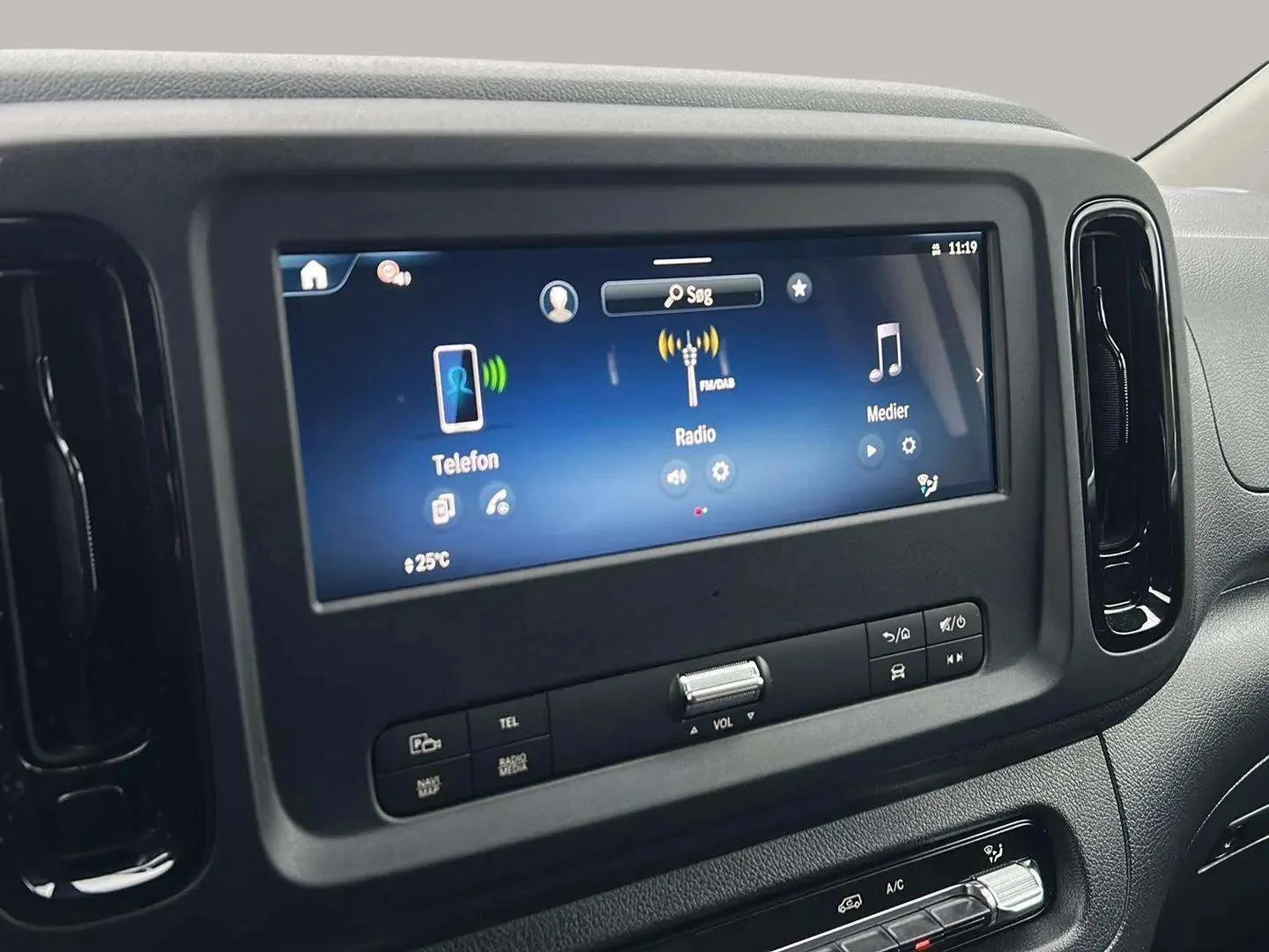 Mercedes-Benz-Vito-image-14