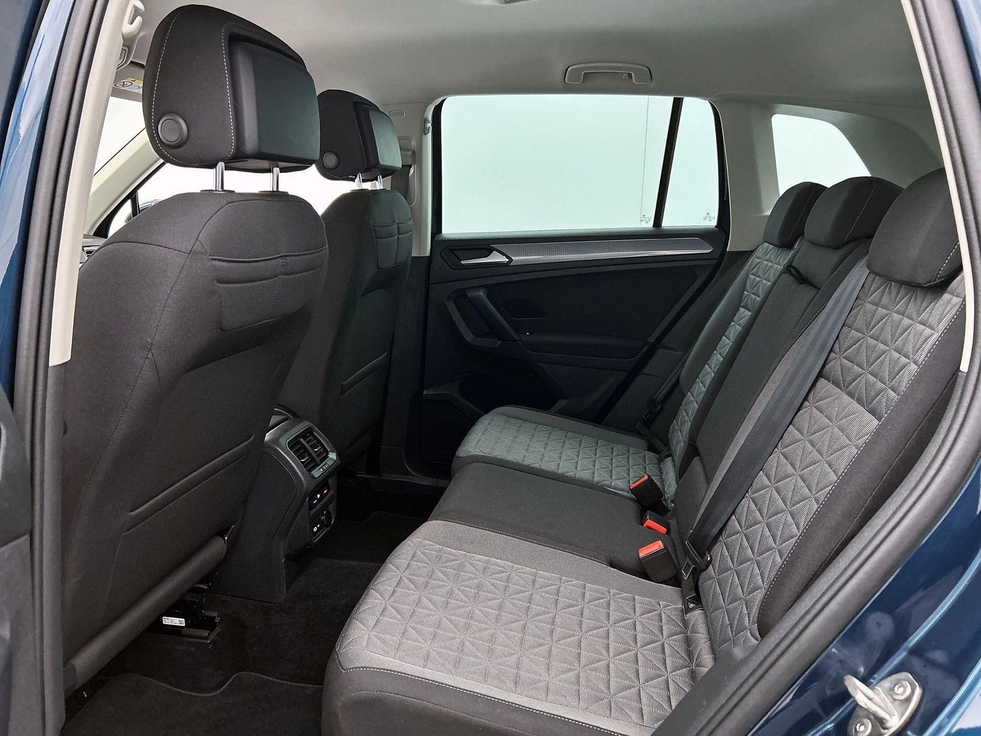 Volkswagen-Tiguan-image-25