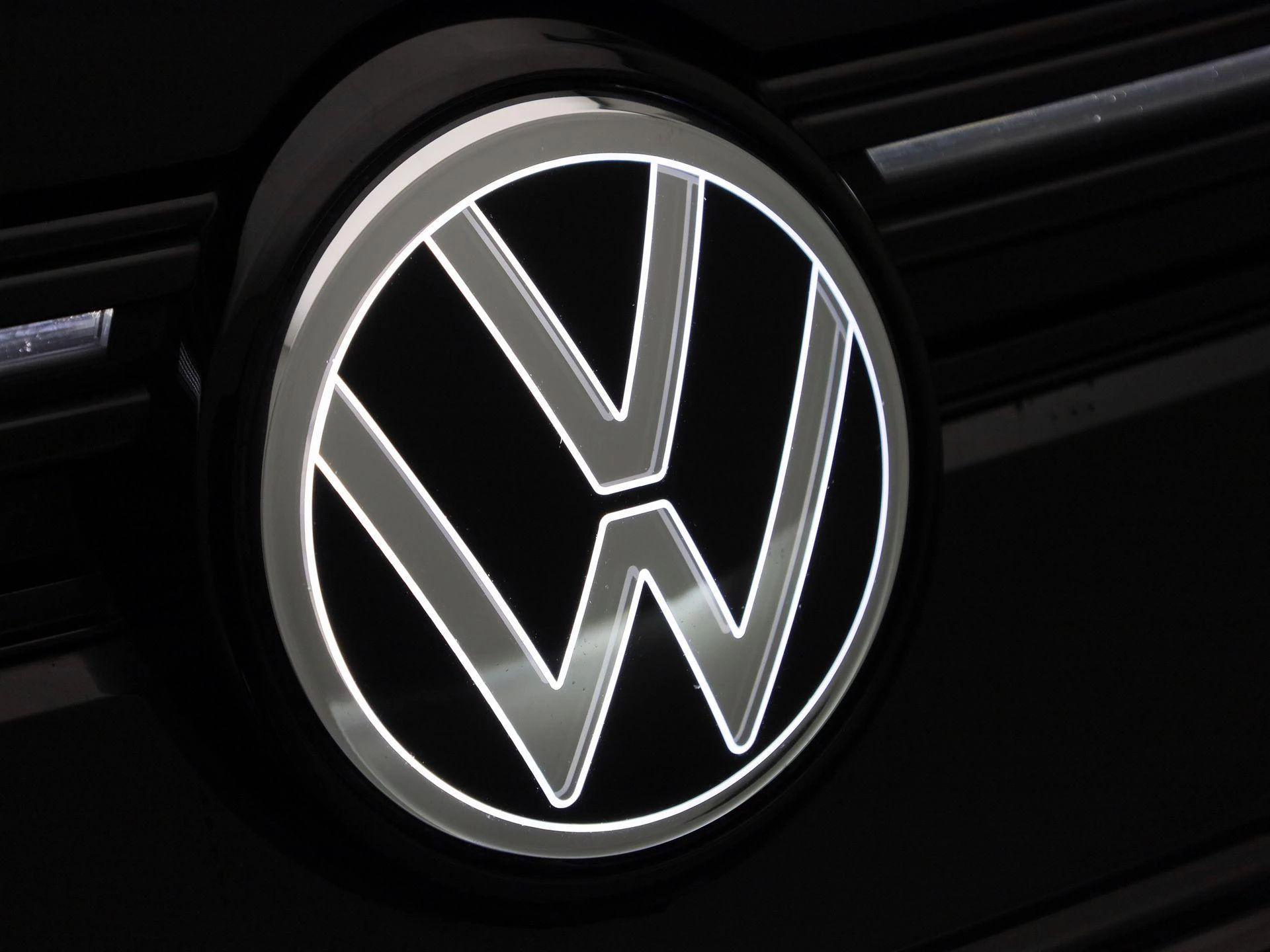 Volkswagen-Golf-image-43
