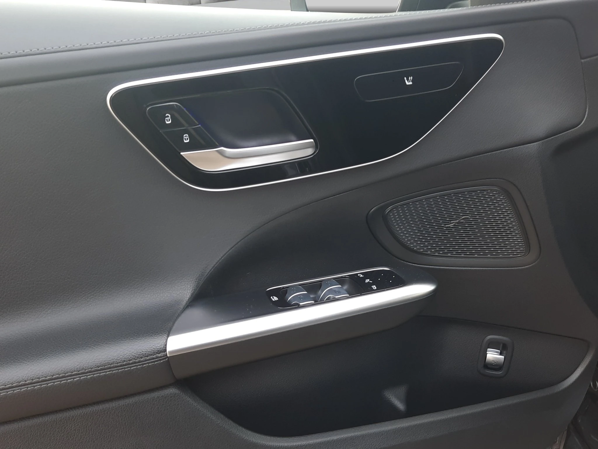 Mercedes-Benz-C-Klasse-image-15