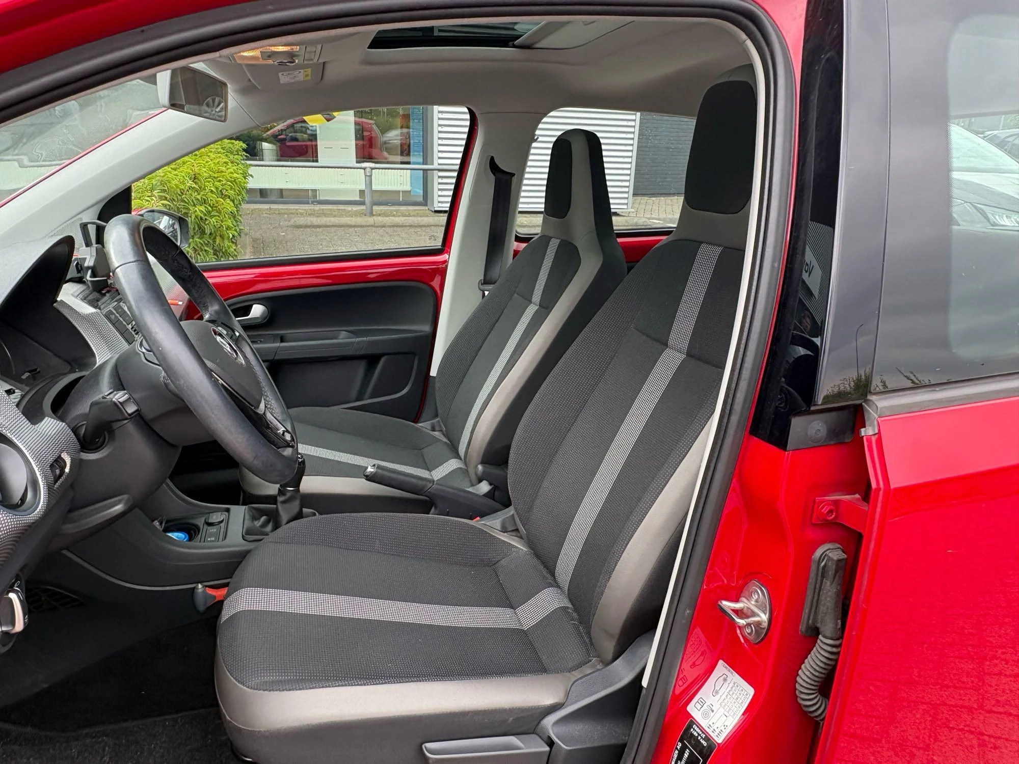 Volkswagen-up!-image-3