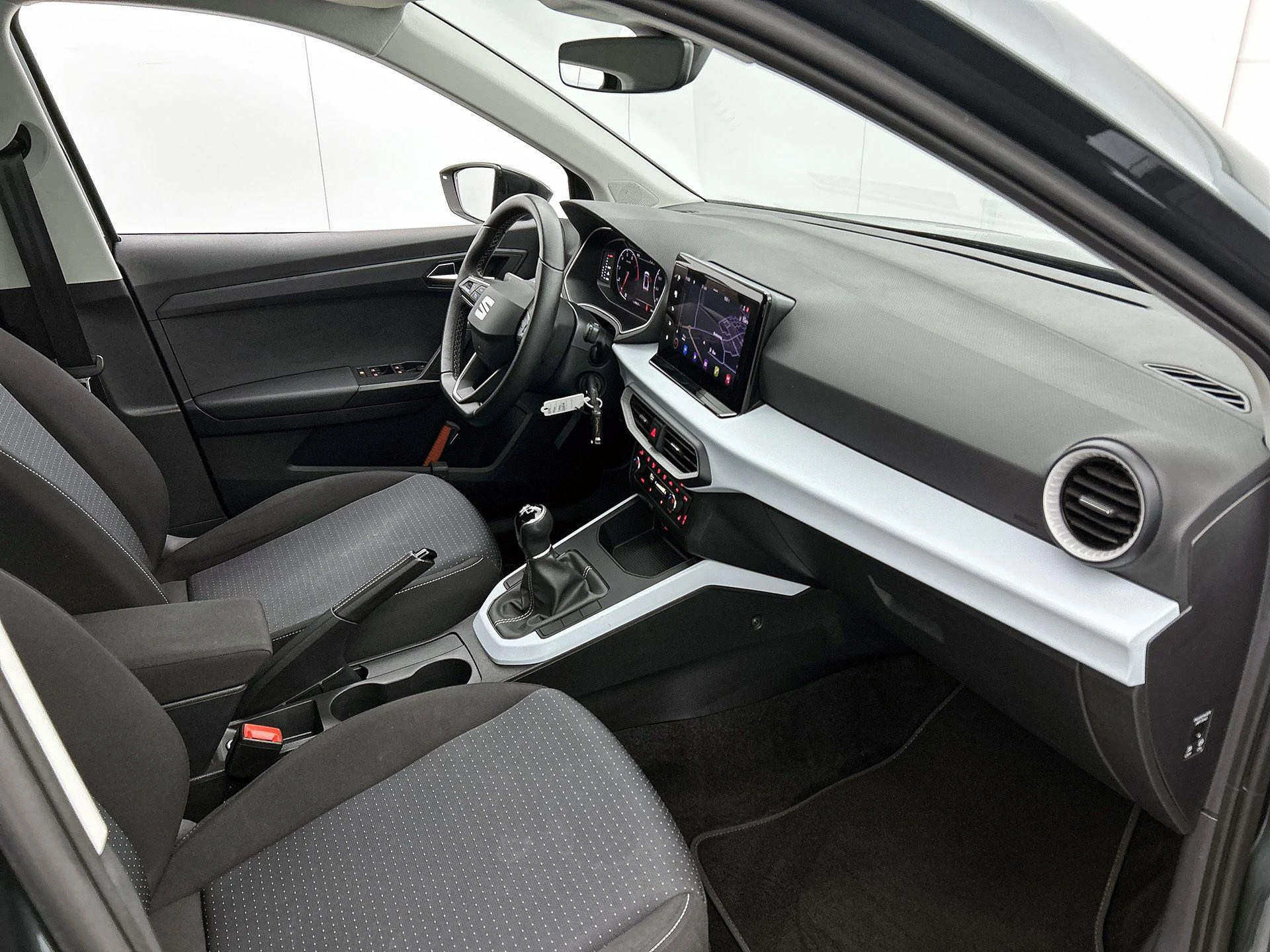 SEAT-Arona-image-13