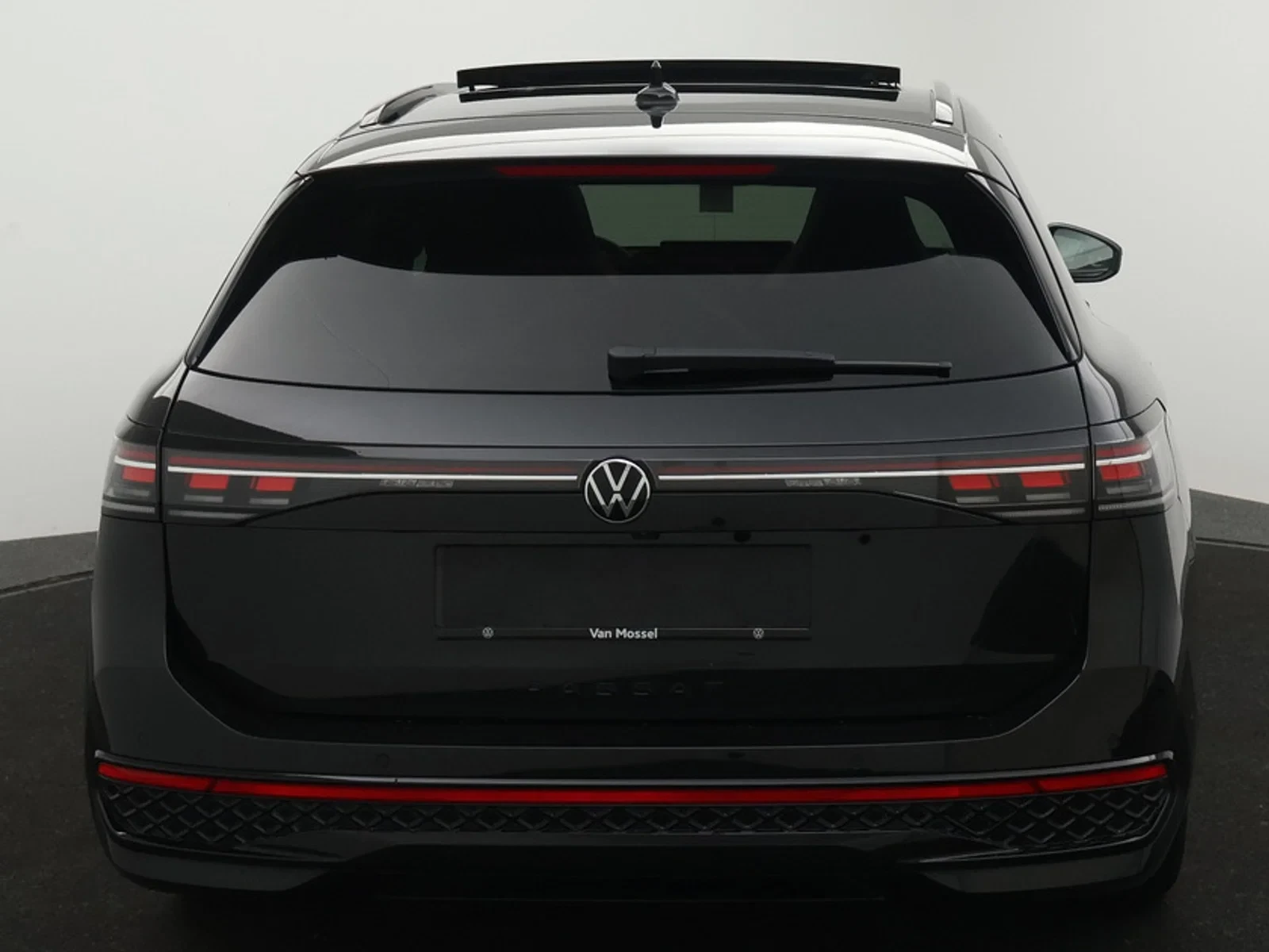Volkswagen Passat SW Passat R-Line Business Premium 1.5TSI 150 pk *FULL OPTION*R-LINE*SPORTZETELS*PANO DAK*LEDER*...