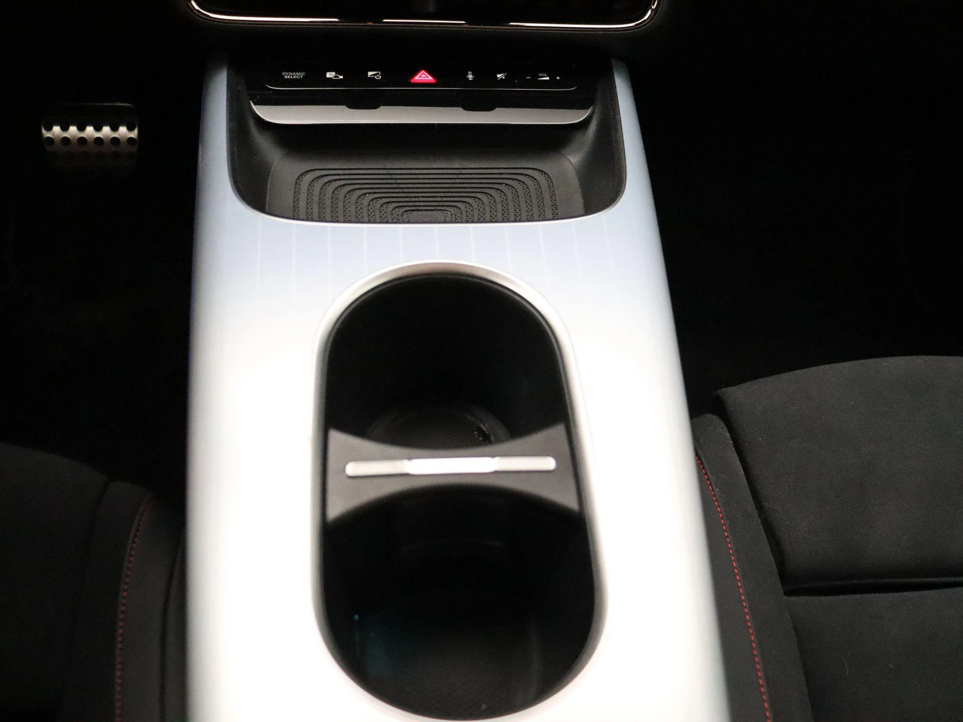 Mercedes-Benz-CLA-image-19