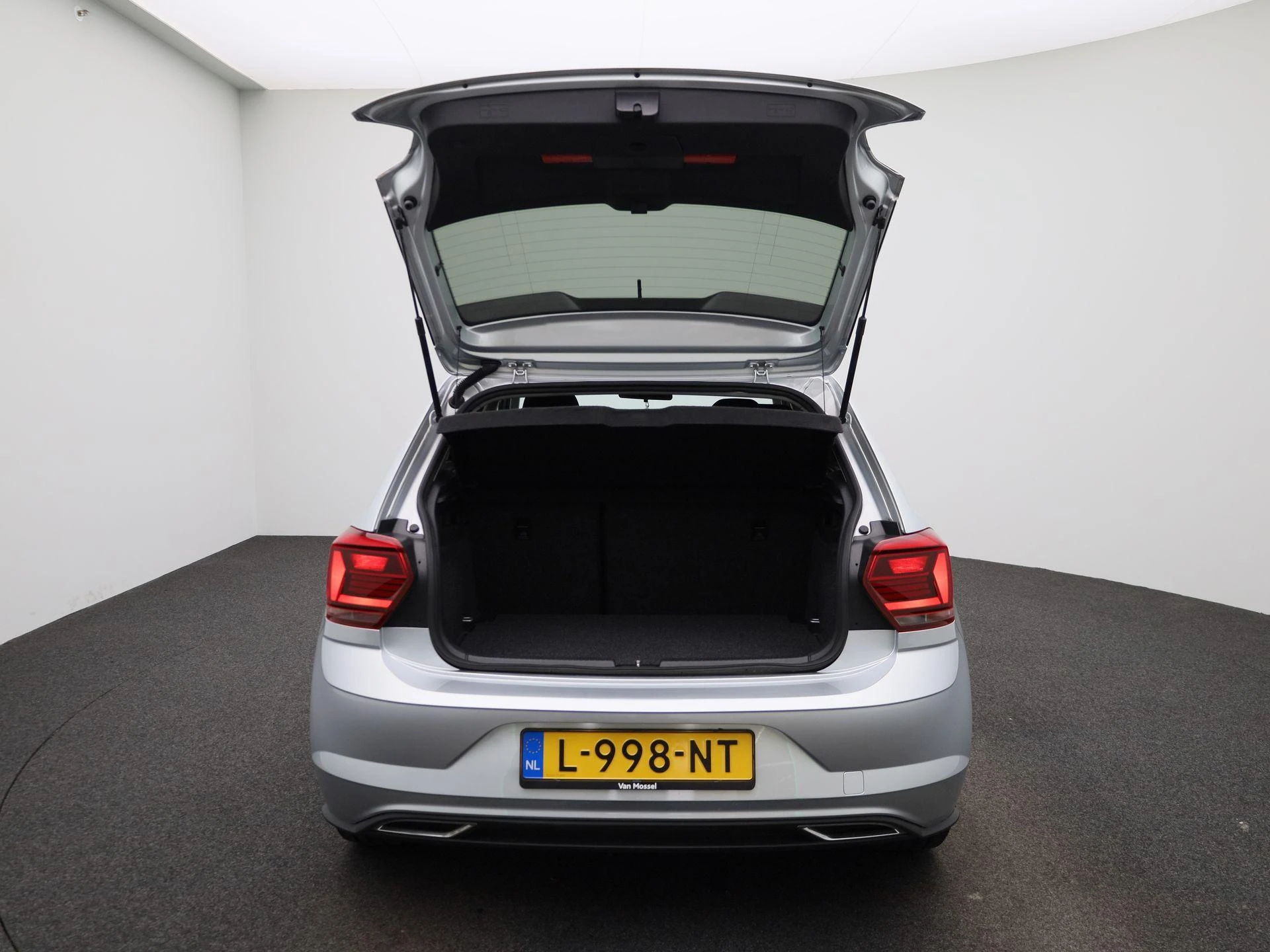 Volkswagen-Polo-image-10