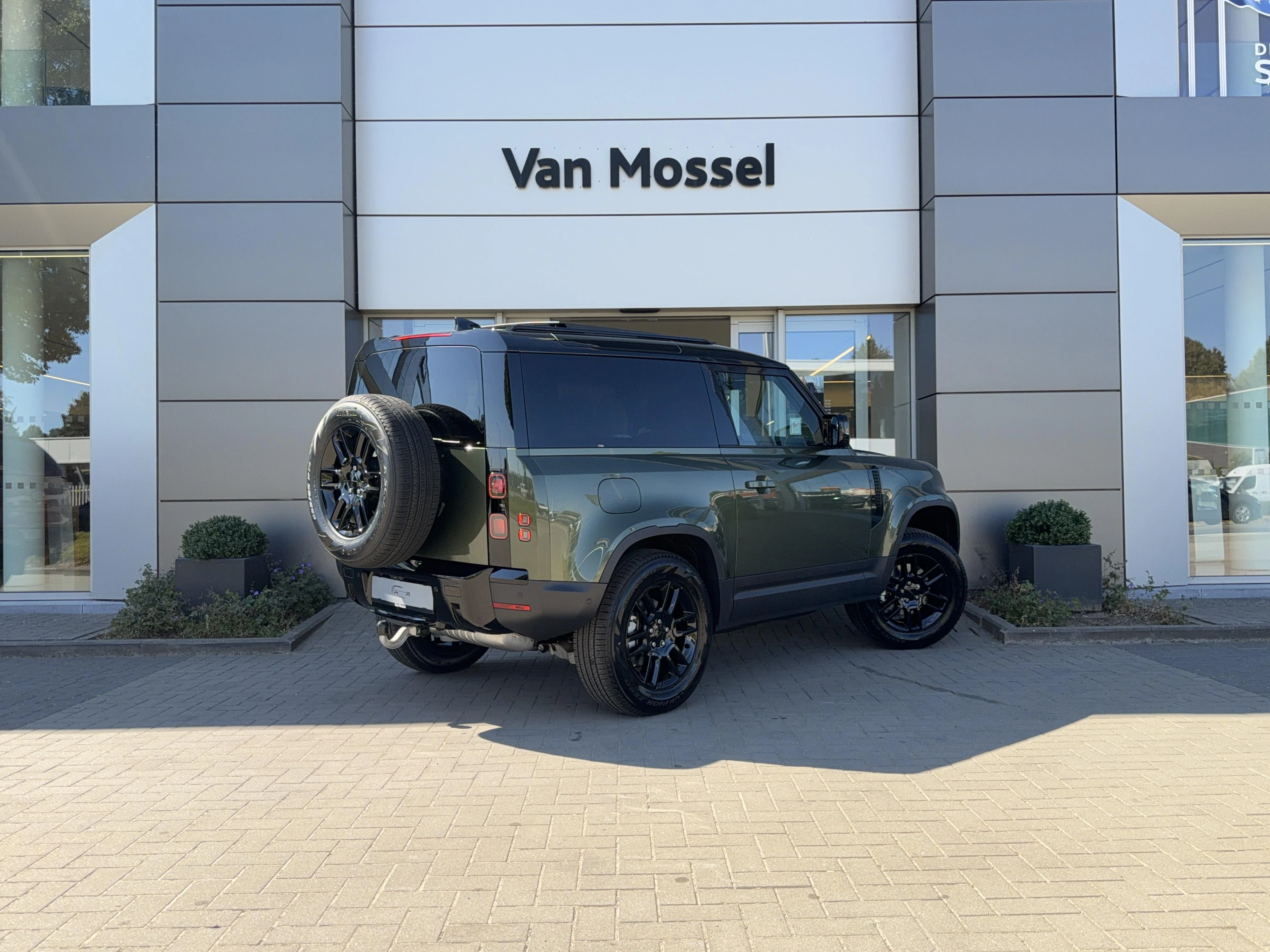 Land Rover-Defender-image-5