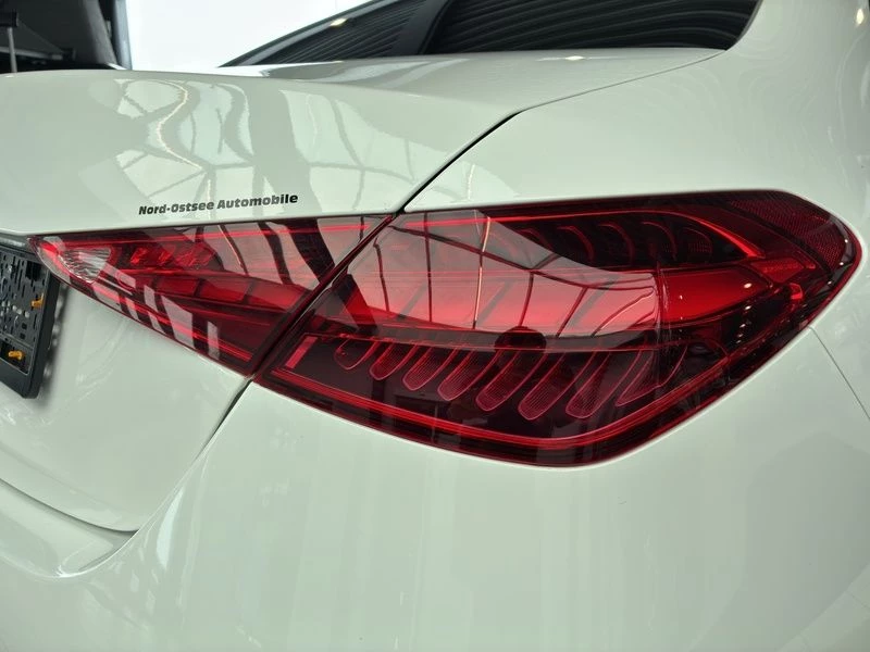 Mercedes-Benz-C-Klasse-image-12