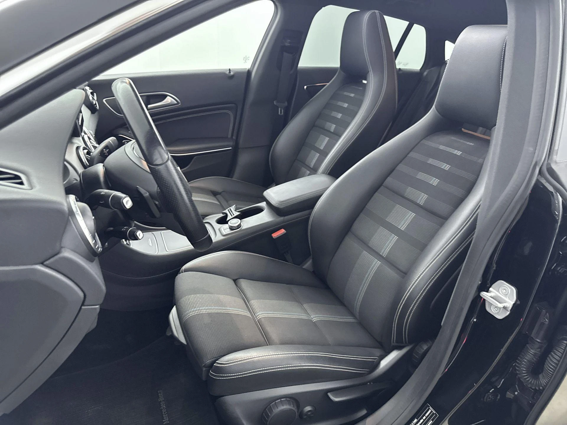 Mercedes-Benz-CLA-image-22