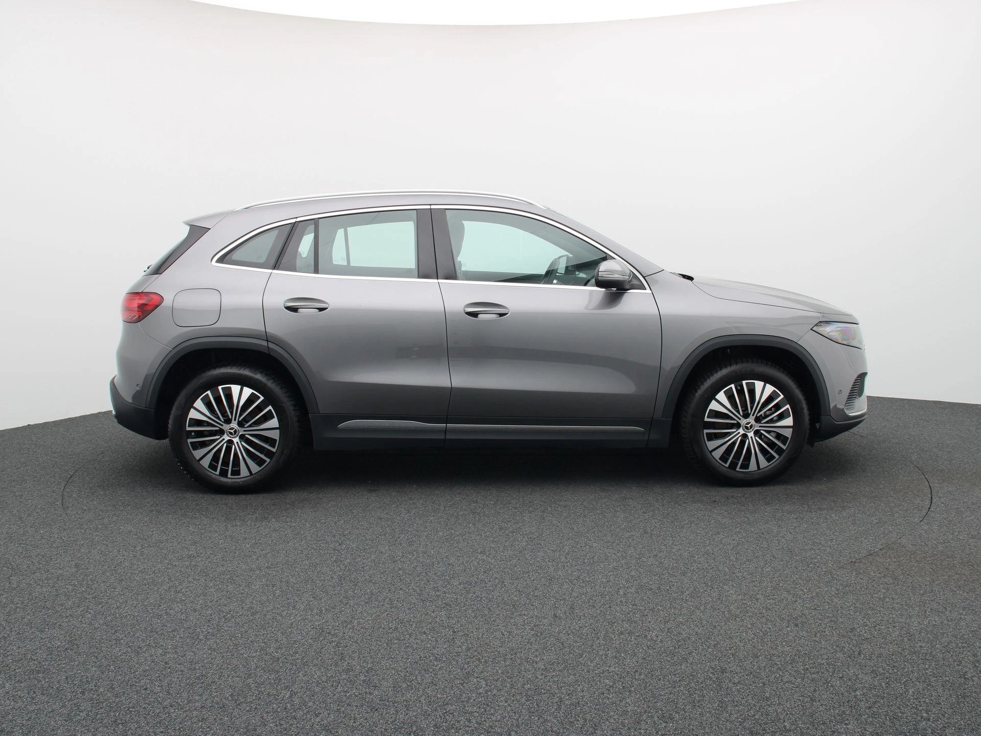 Mercedes-Benz EQA 250+ Business Line + PANO DAK + CARPLAY + CAMERA +