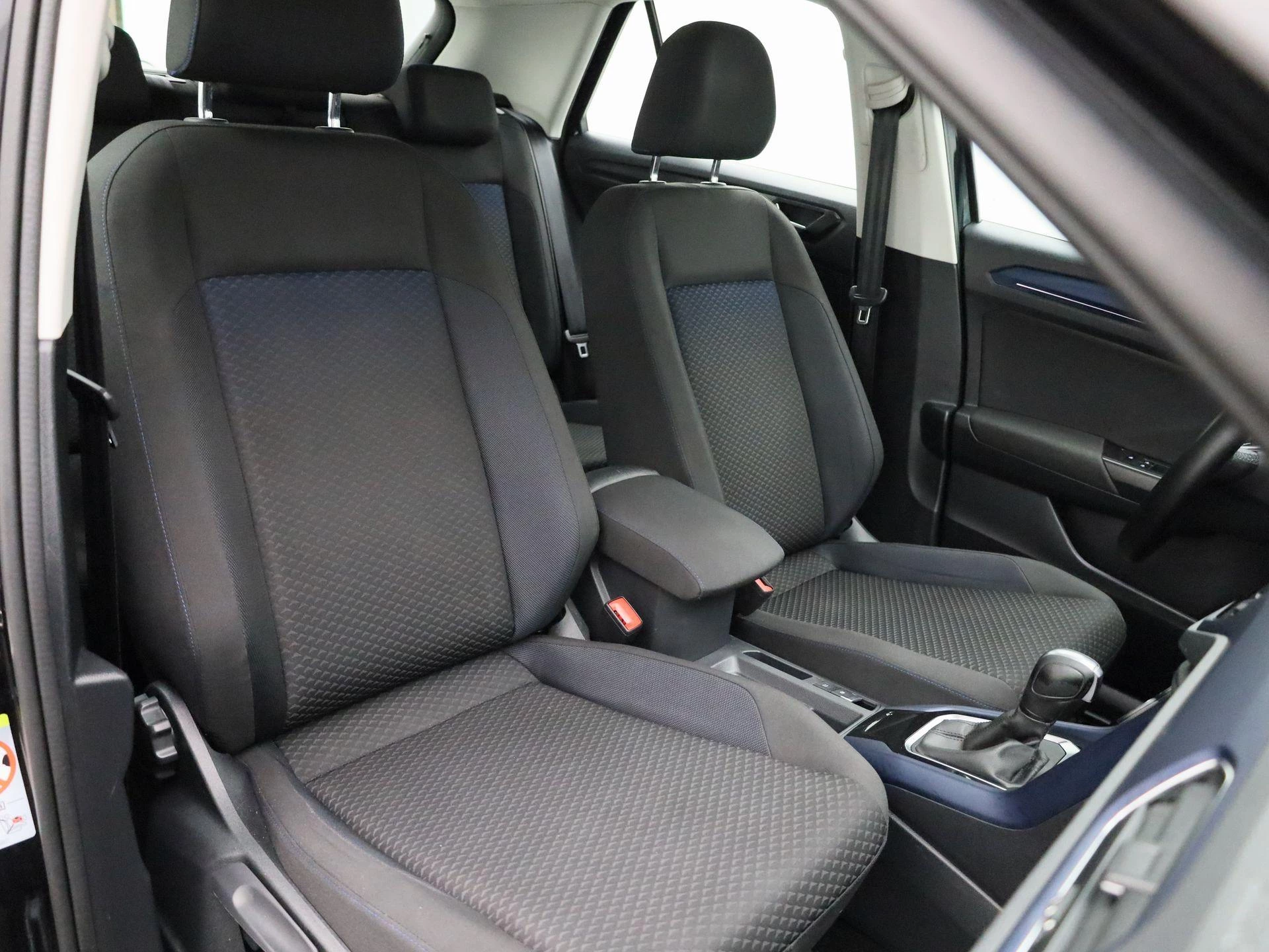 Volkswagen-T-Roc-image-32