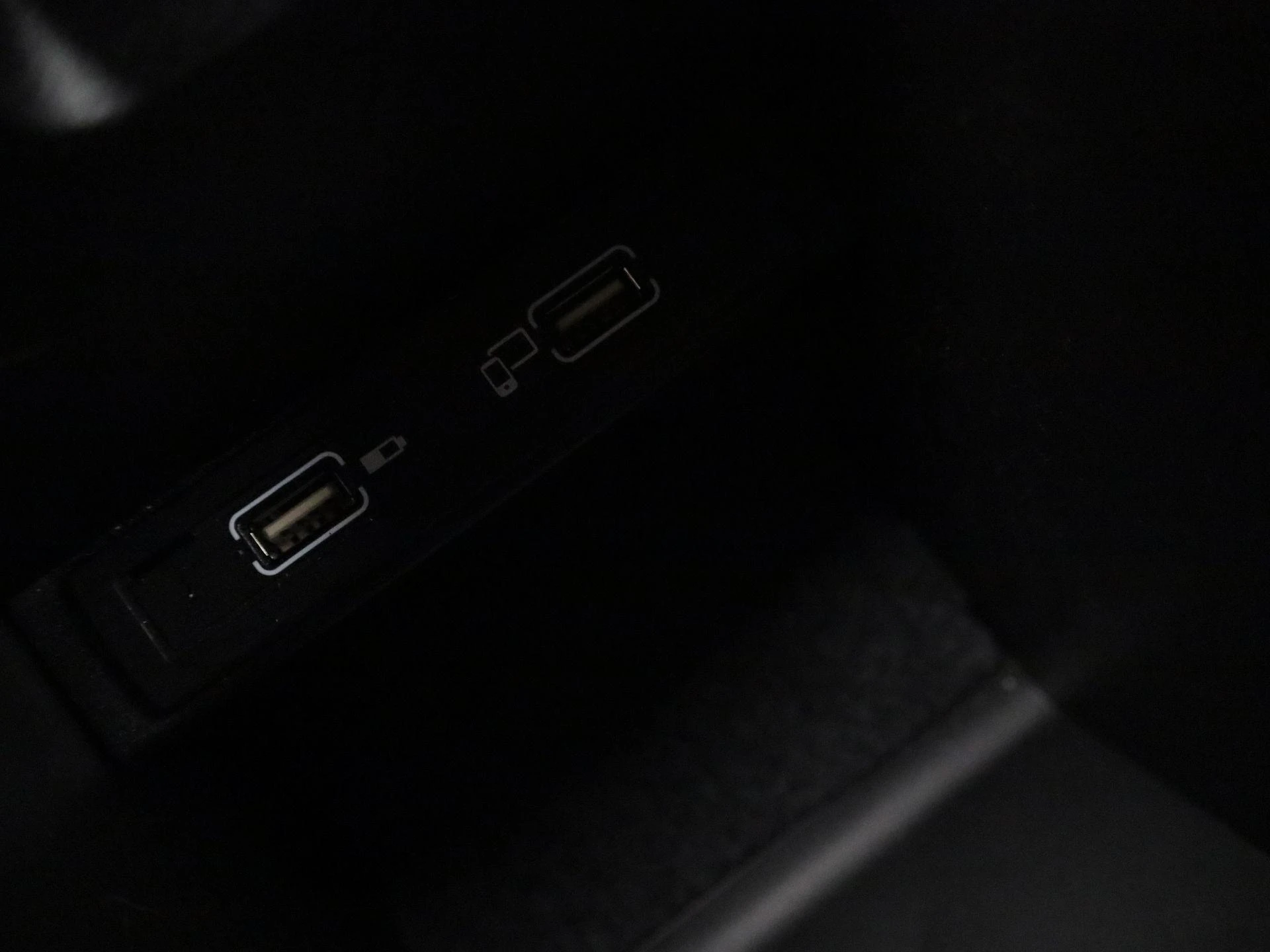 Mercedes-Benz-CLA-image-29