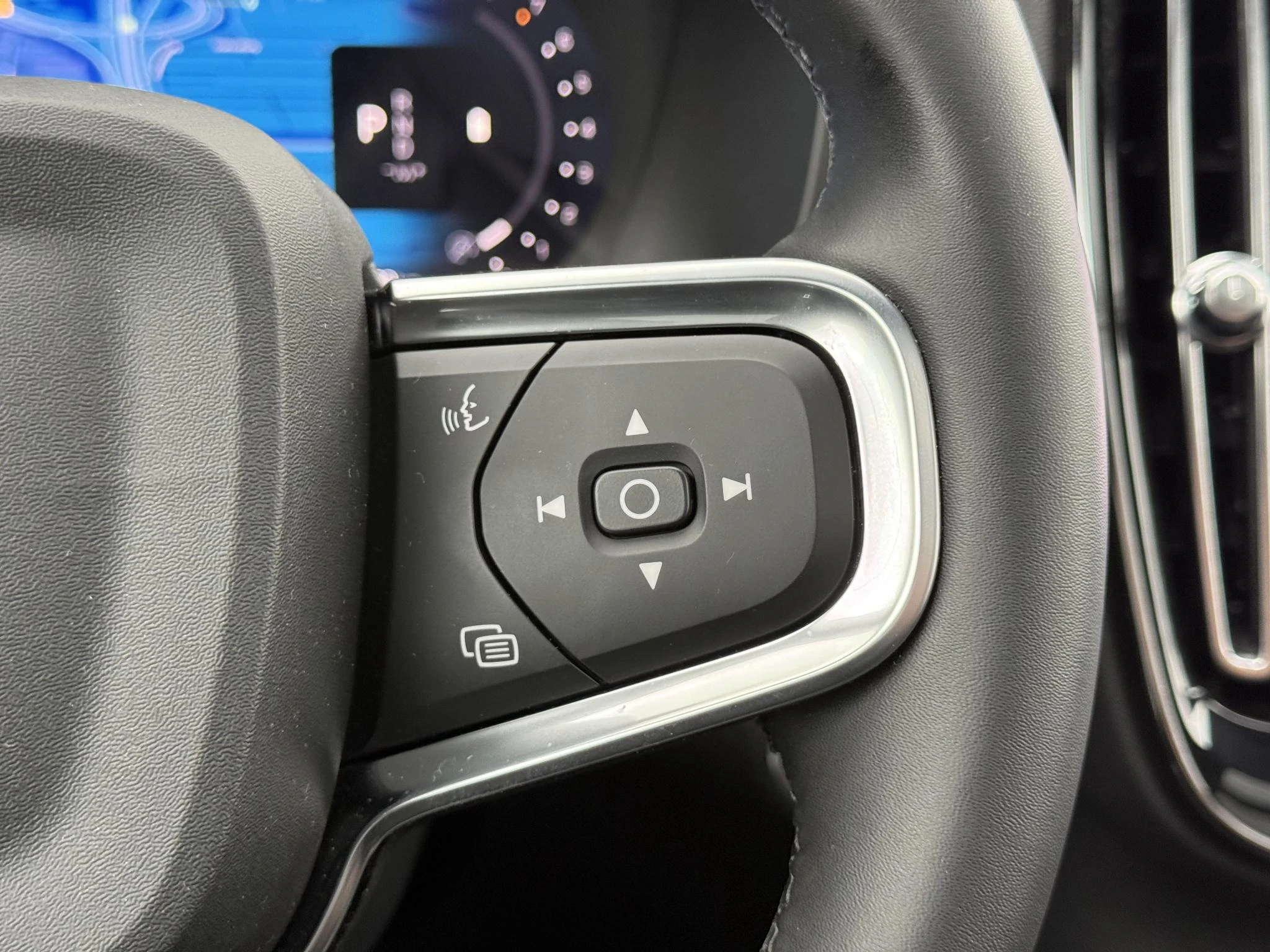 Volvo-XC40-image-25