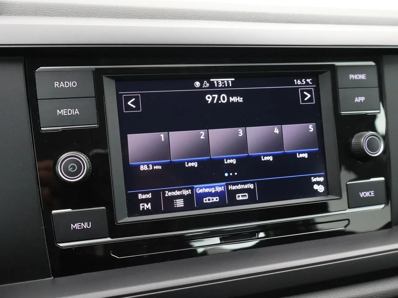 Volkswagen-Polo-image-15