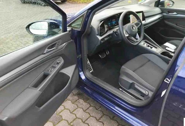 Volkswagen Golf 1.5 eTSI DSG Active Pano., IQ.Light, RFK, ACC, Navi., App-Con.,