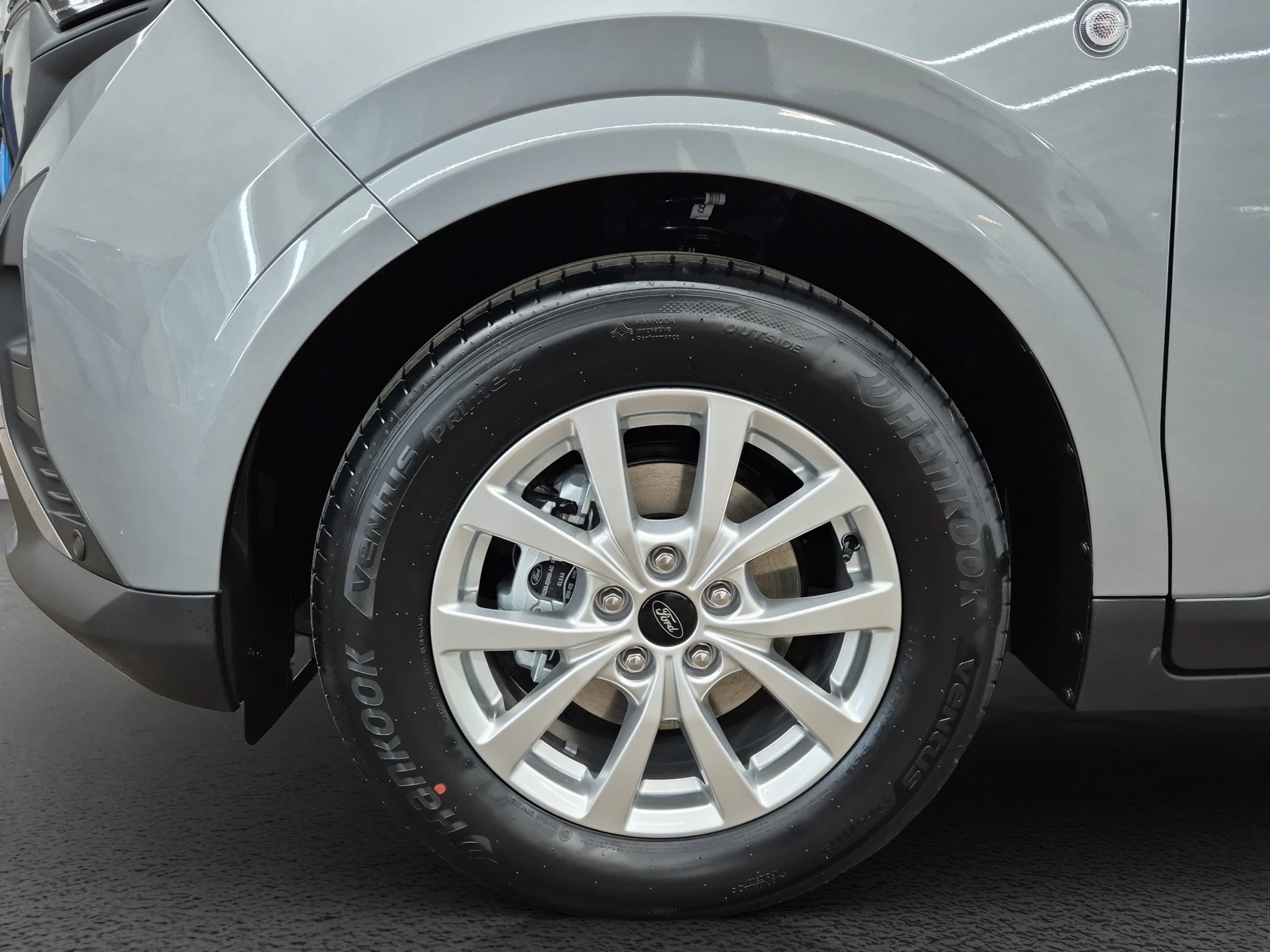 Ford Tourneo Courier Titanium 1.0 EcoBoost 92 kW Auto Kompaktvan. 5-türig