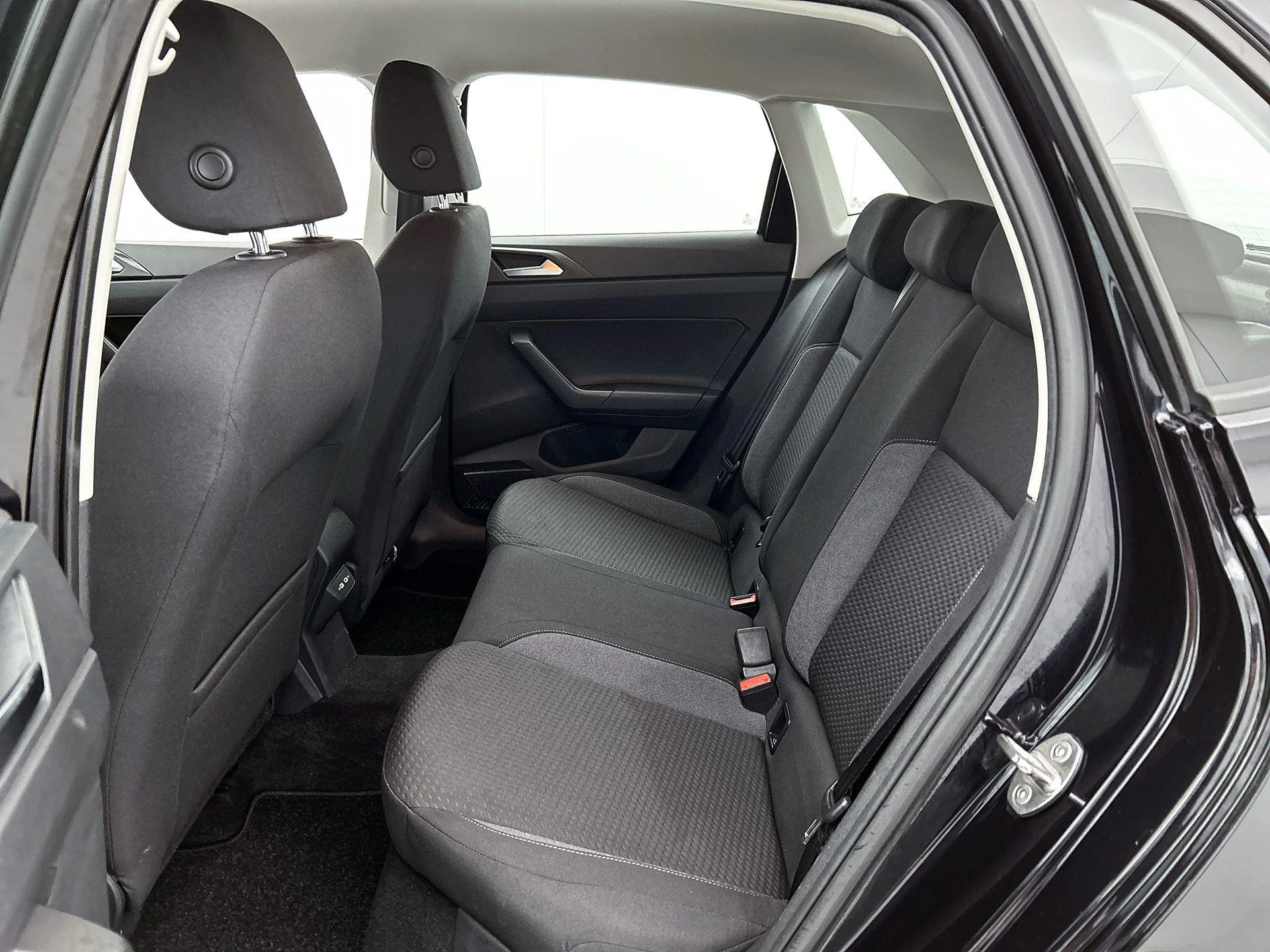 Volkswagen-Polo-image-26