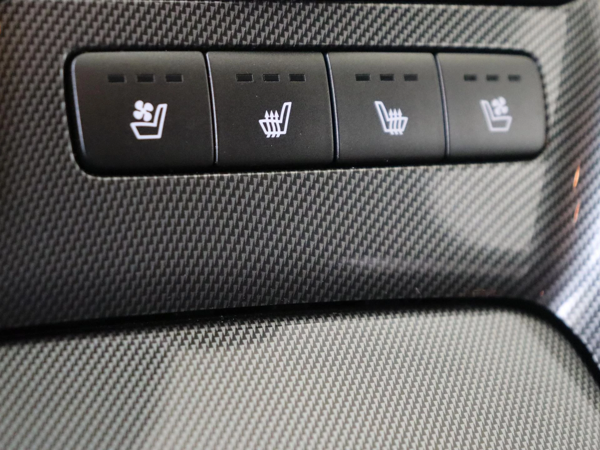 Hyundai-Santa Fe-image-24