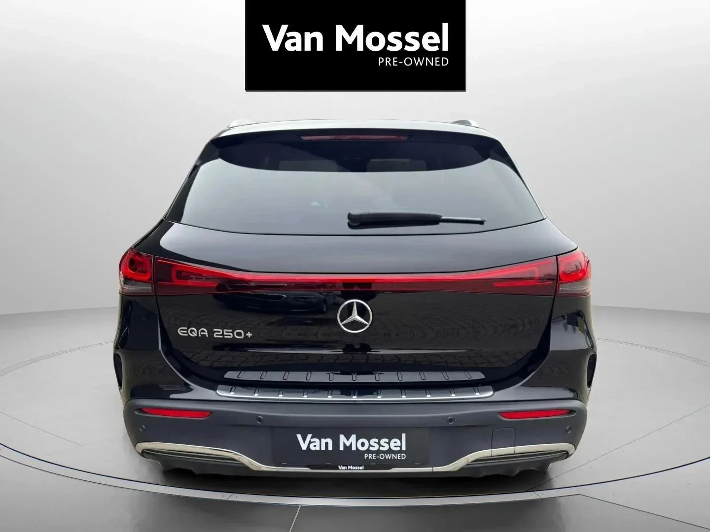 Mercedes-Benz-EQA-image-4