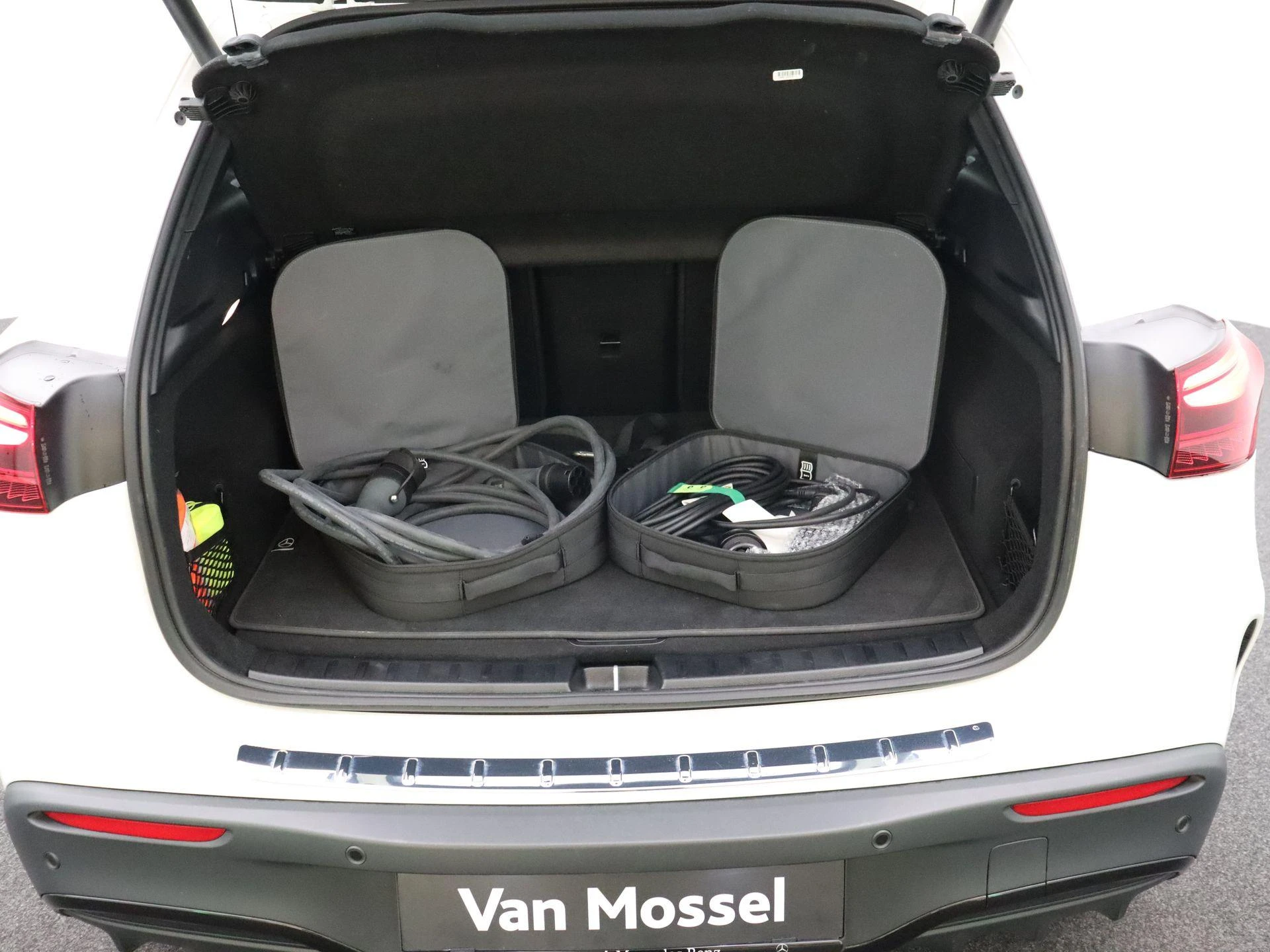 Mercedes-Benz EQA 250+ Star Edition + PANO + TREKHAAK + BURMESTER + HEAD UP +