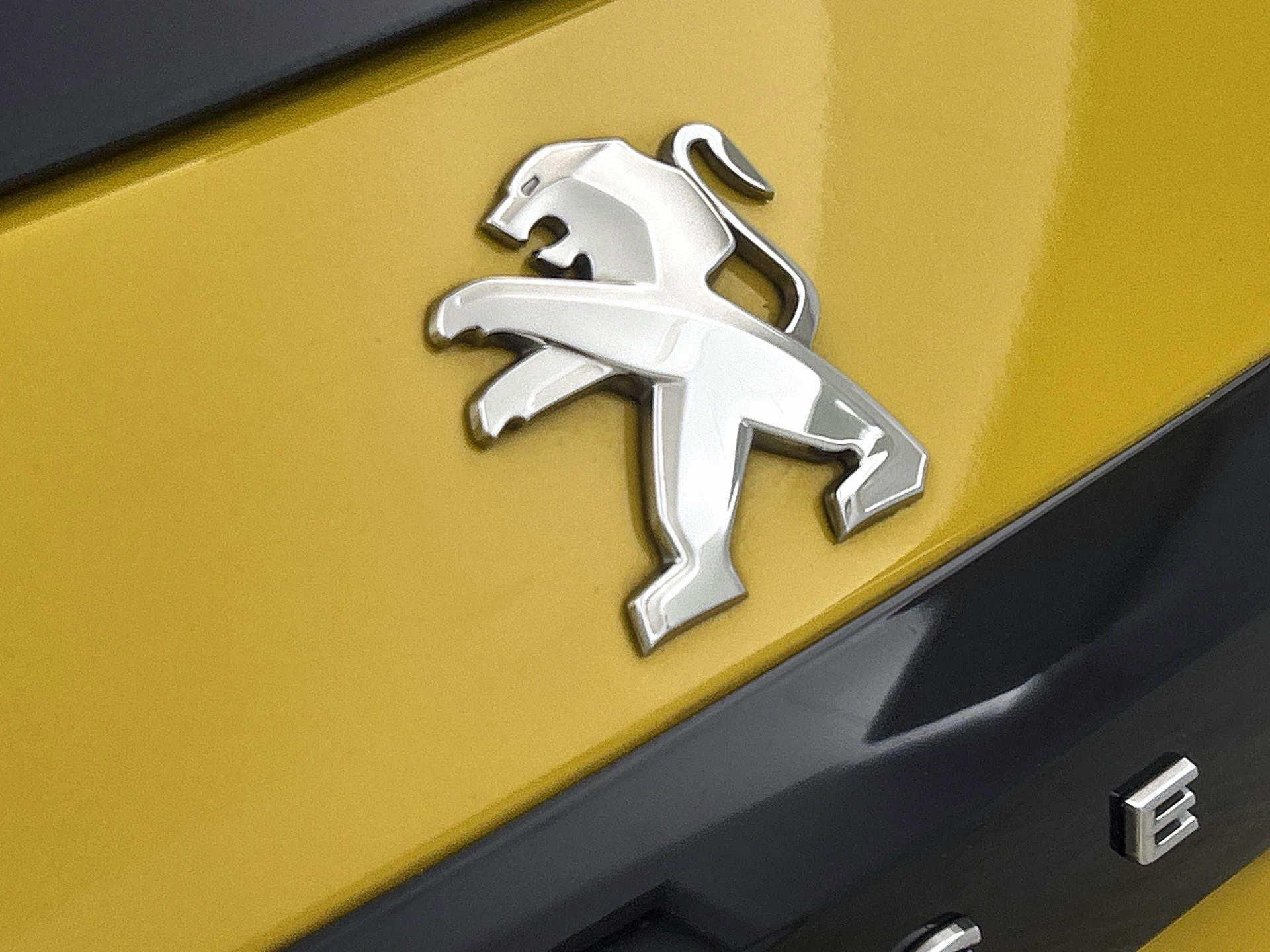 Peugeot-e-208-image-27