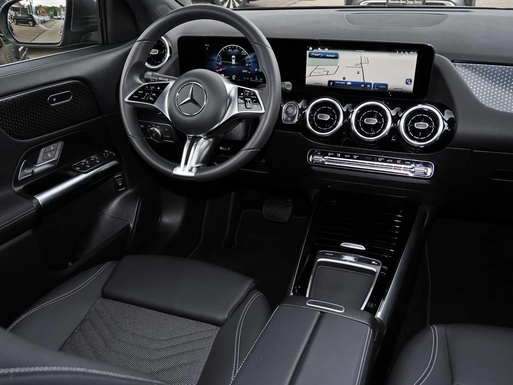 Mercedes-Benz-GLA 200 d-image-10