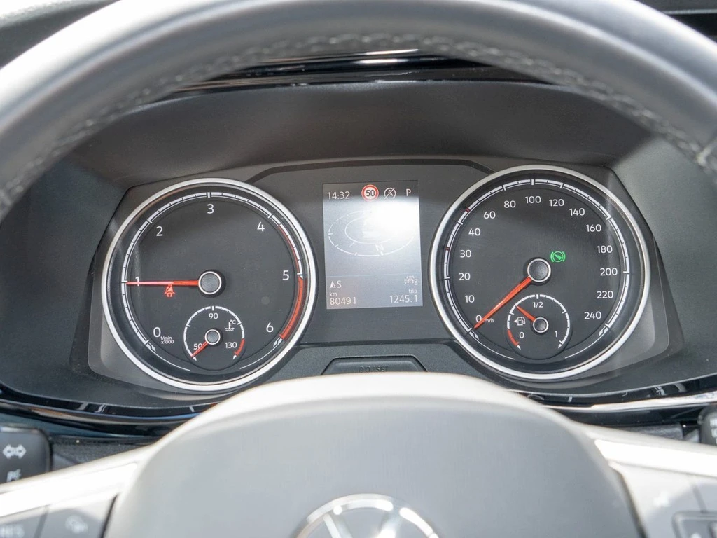 Volkswagen-Multivan-image-14