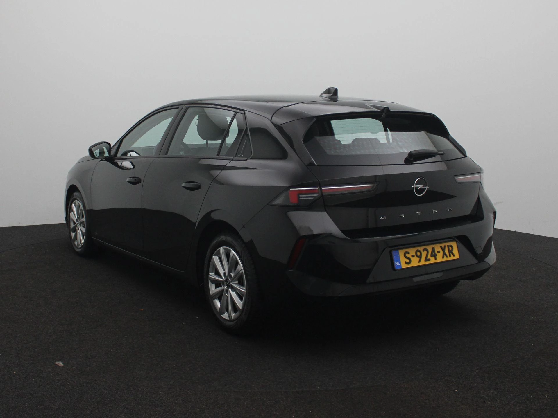 Opel-Astra-image-2