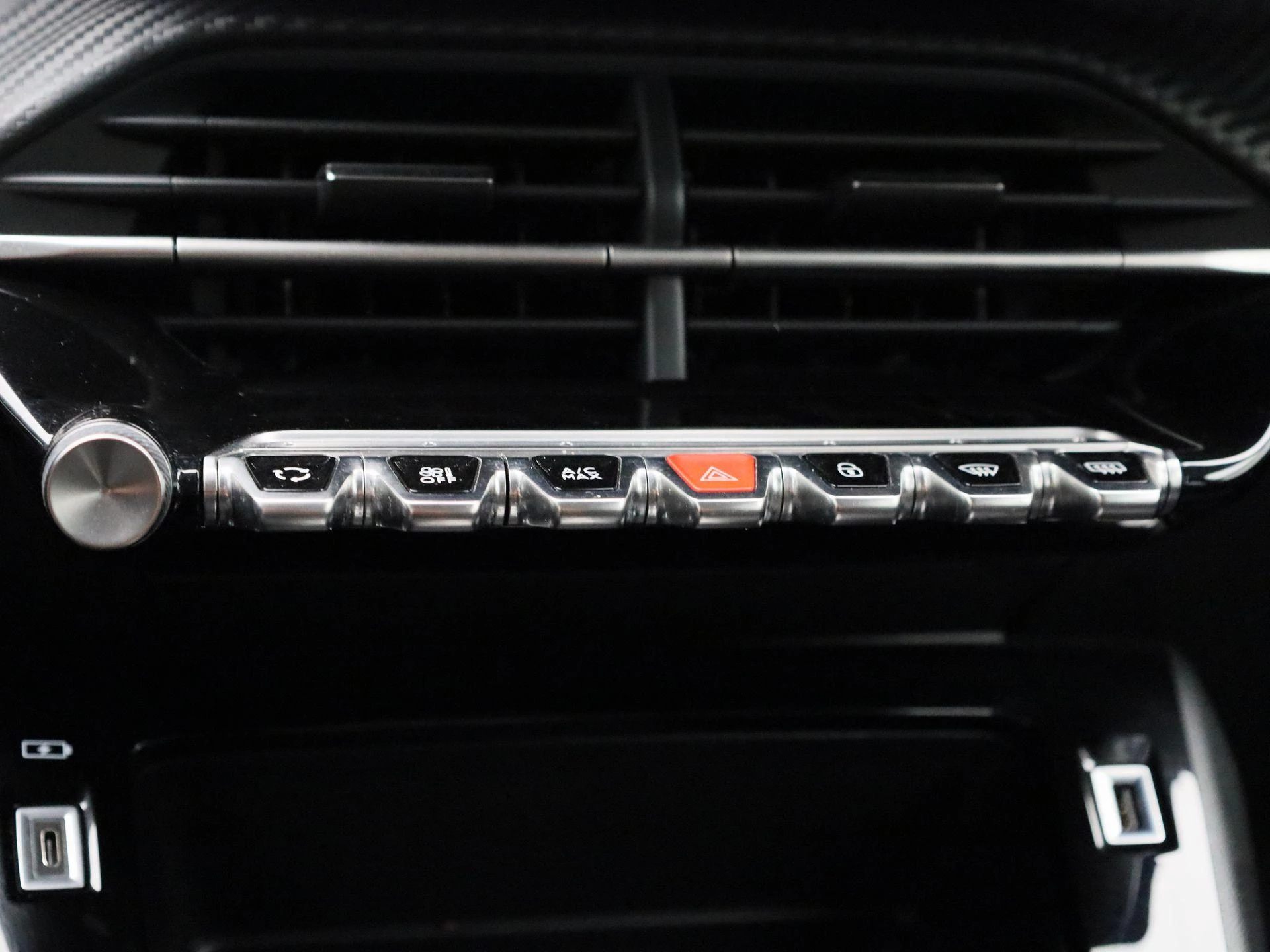 Peugeot-e-208-image-20