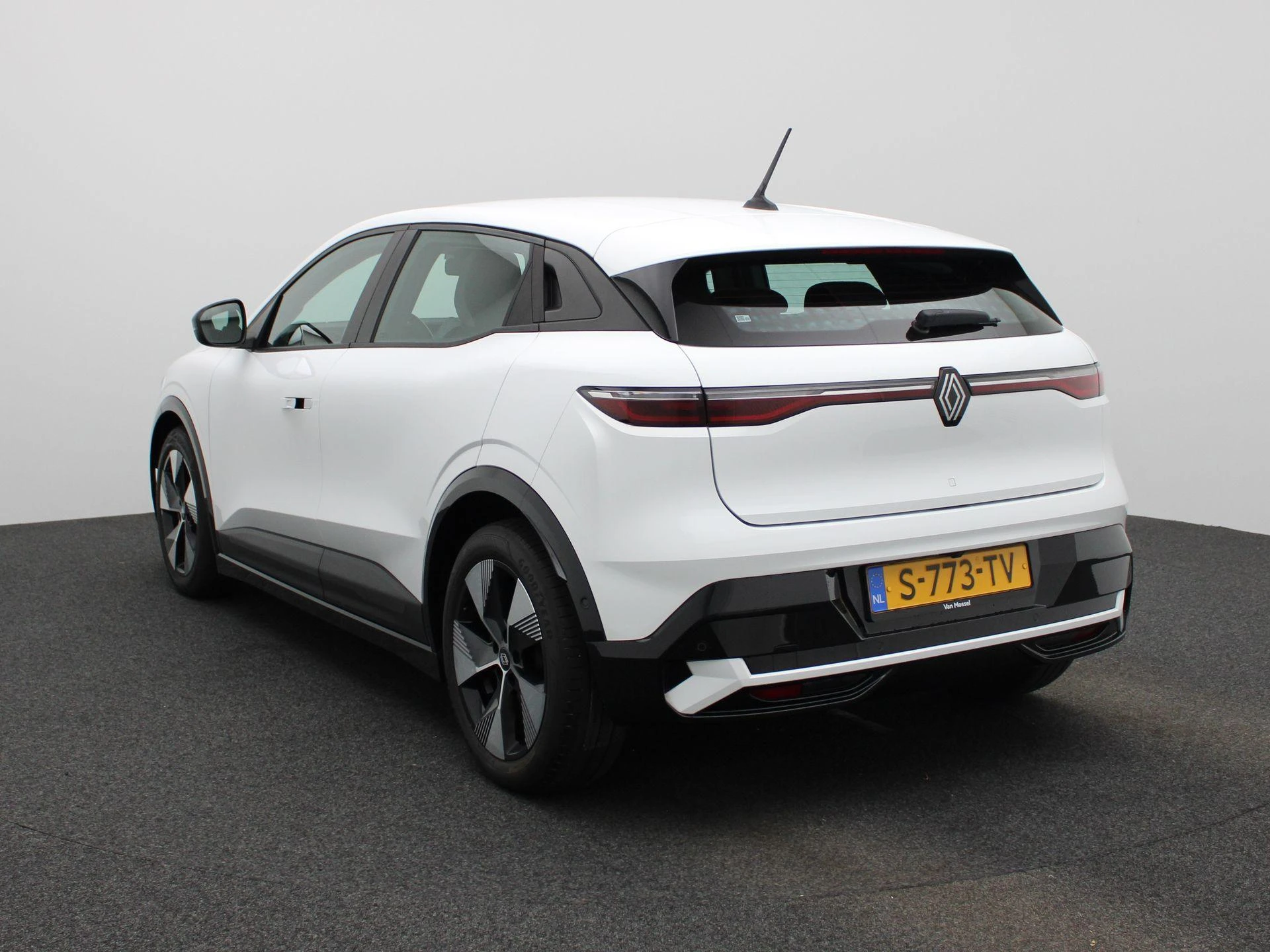 Renault-Megane E-Tech-image-1