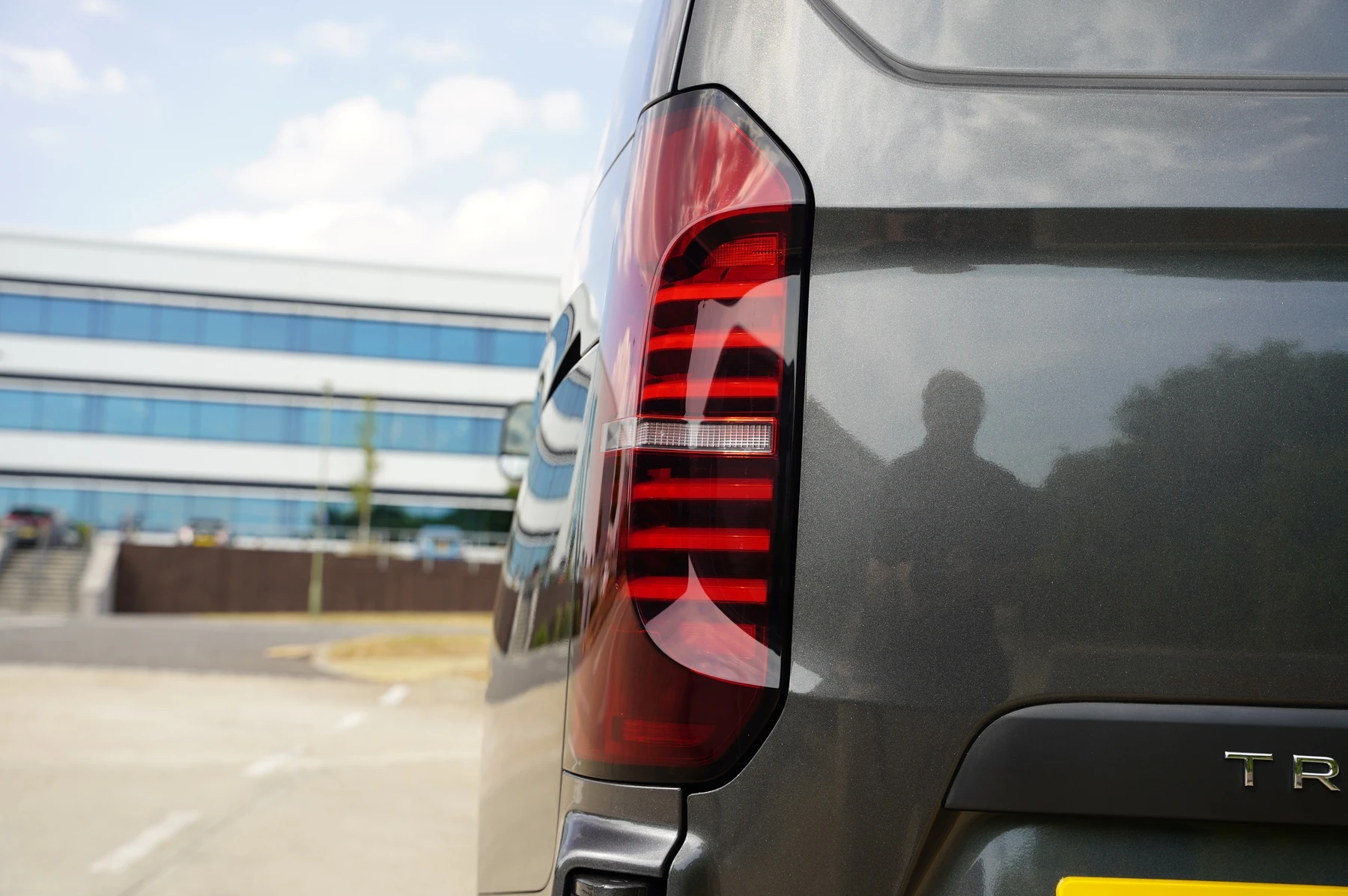Volkswagen-Transporter-image-29