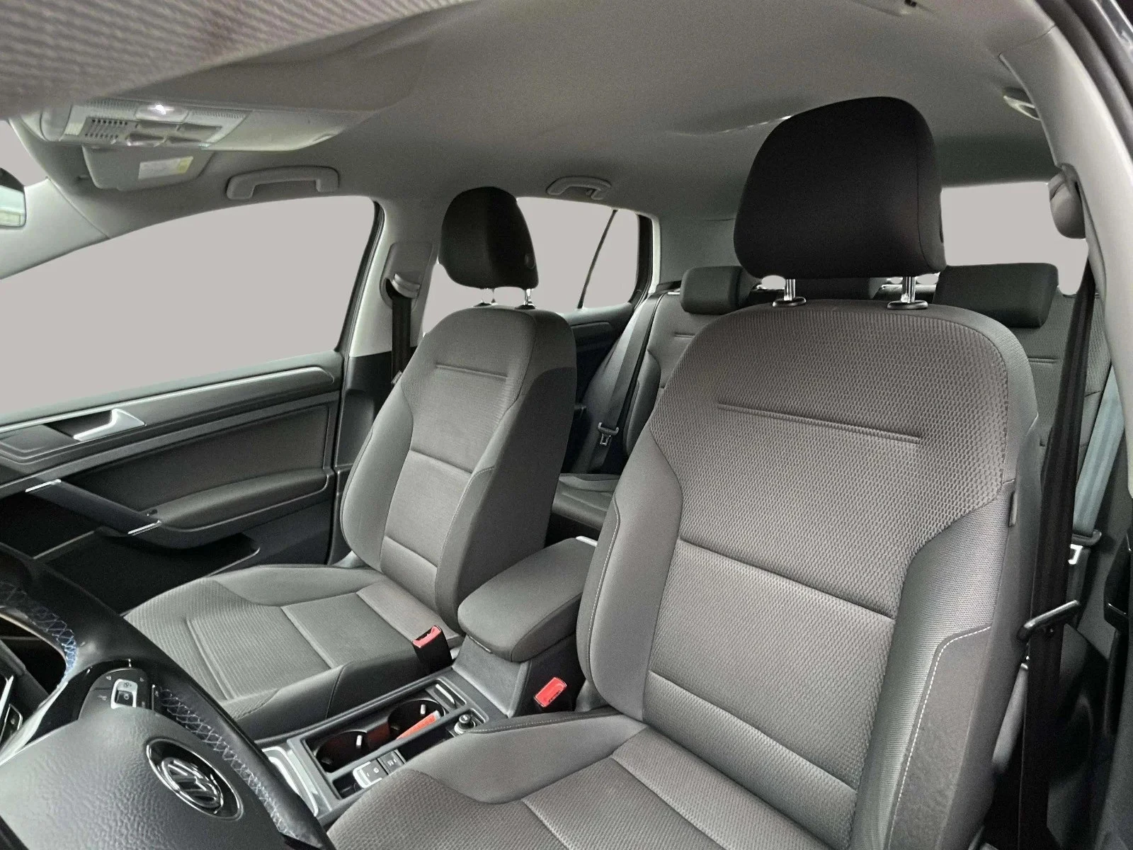 Volkswagen-e-Golf-image-9