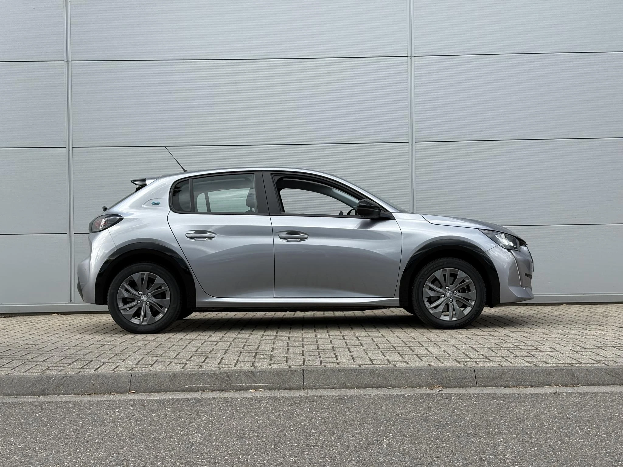 Peugeot-e-208-image-6