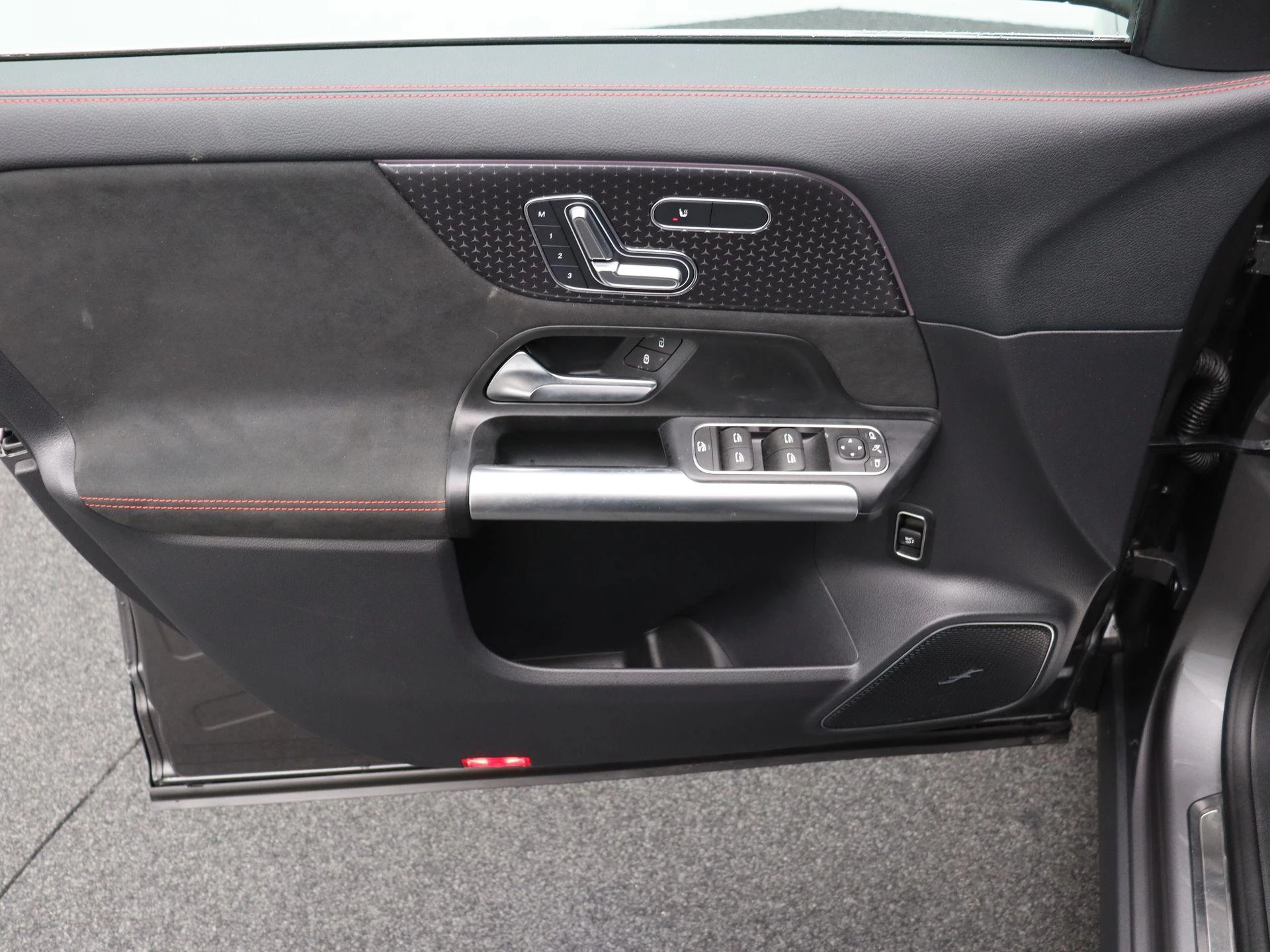 Mercedes-Benz EQA 250+ STAR EDITION + AMG + PANO DAK + BURMESTER + TREKHAAK + HEAD UP