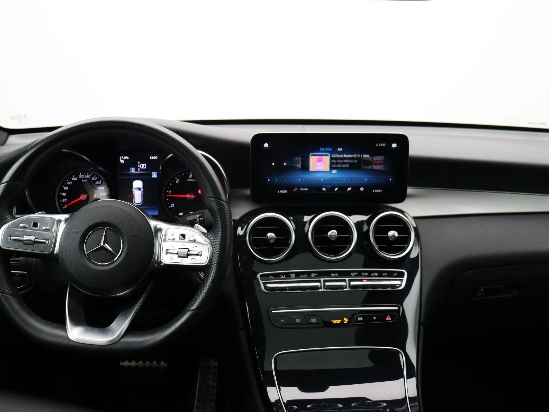 Mercedes-Benz-GLC-image-17