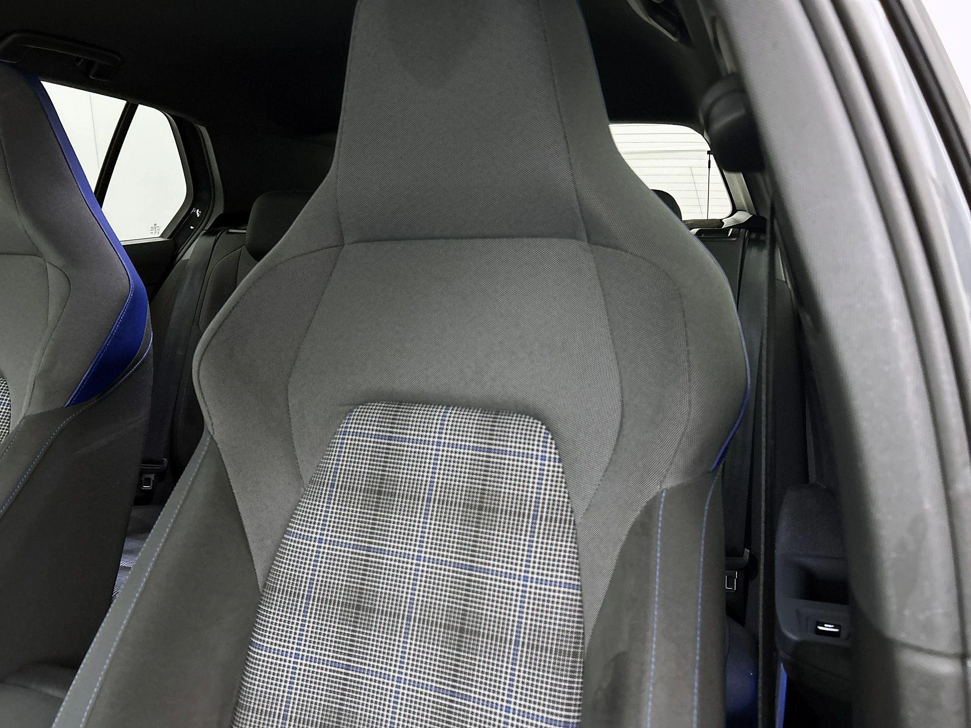 Volkswagen-Golf-image-11