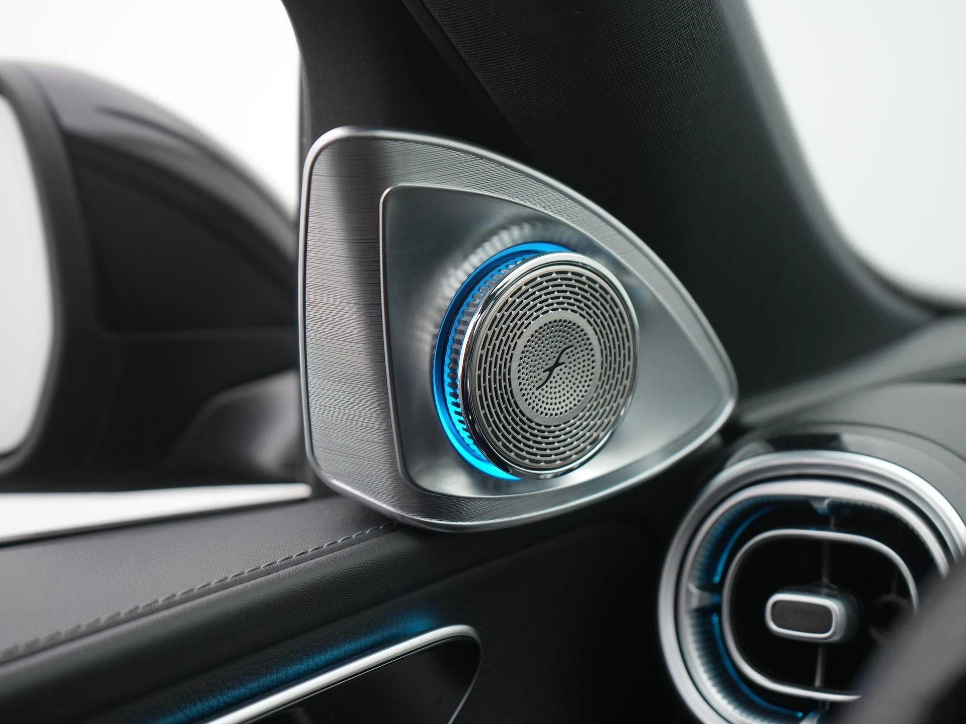 Mercedes-Benz-C-Klasse-image-35