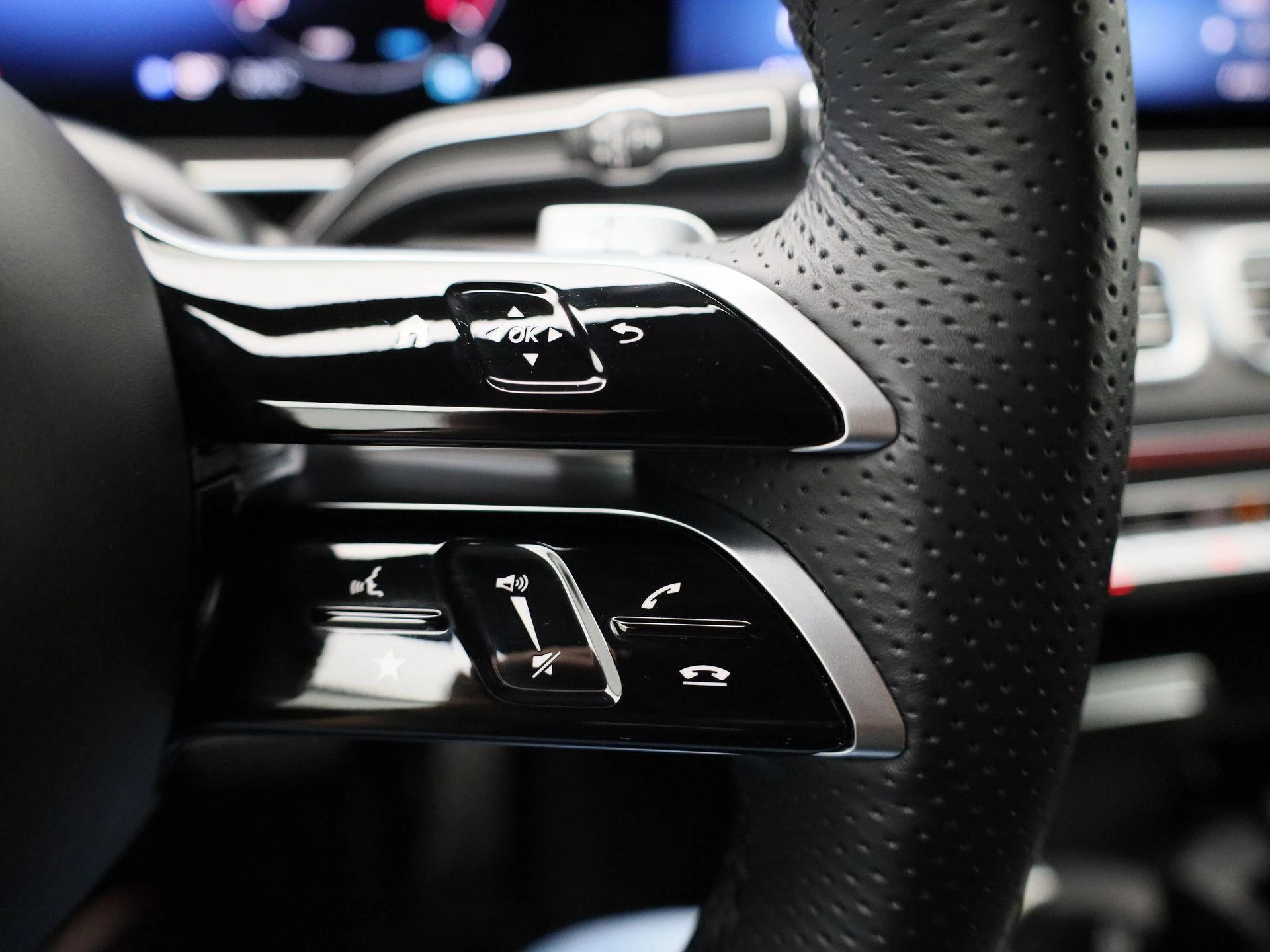 Mercedes-Benz-GLE-image-17