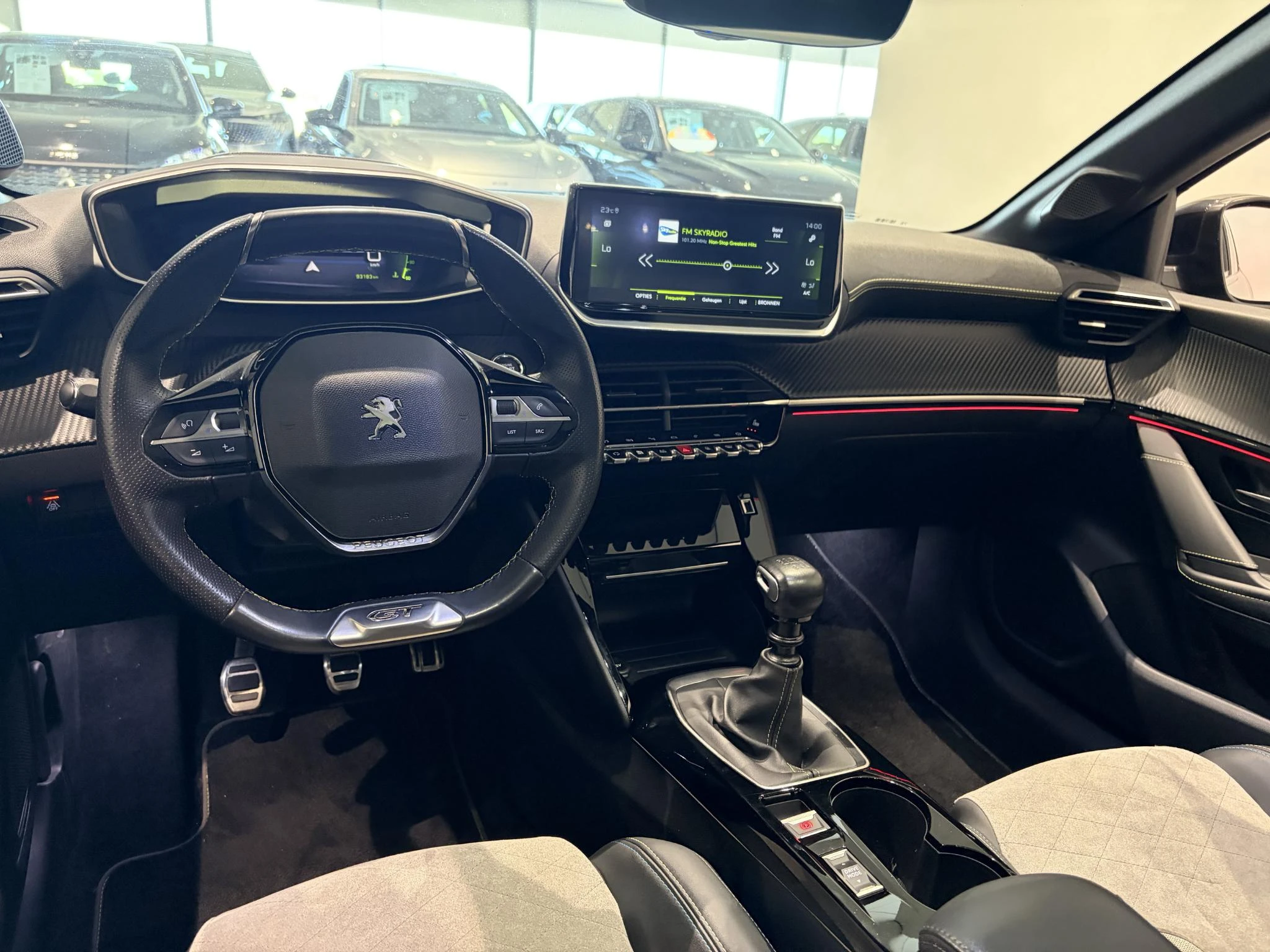 Peugeot-208-image-8