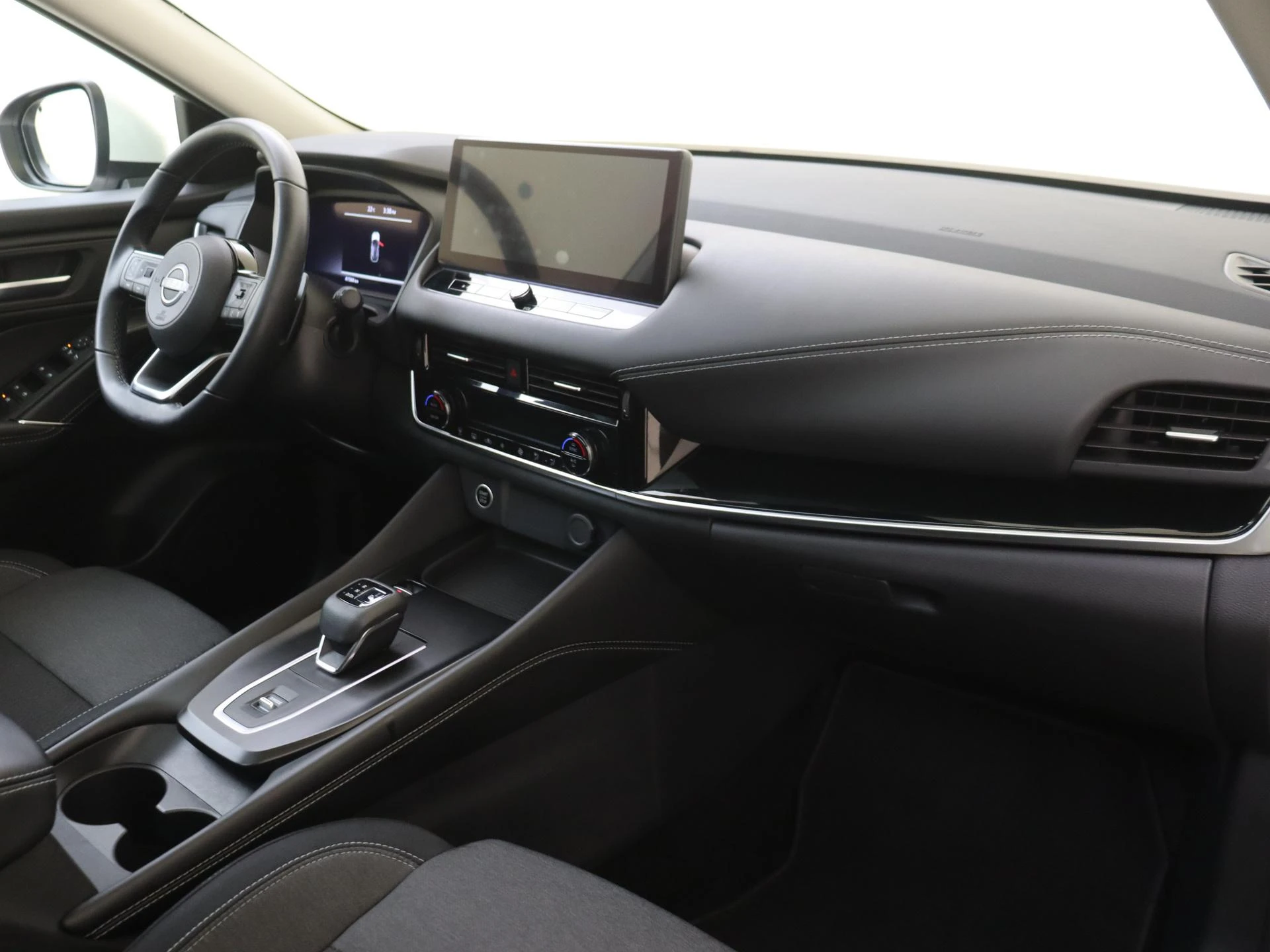 Nissan-QASHQAI-image-4