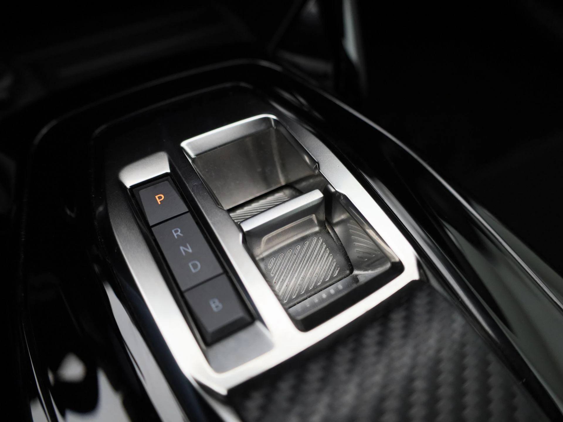 Peugeot-e-208-image-26