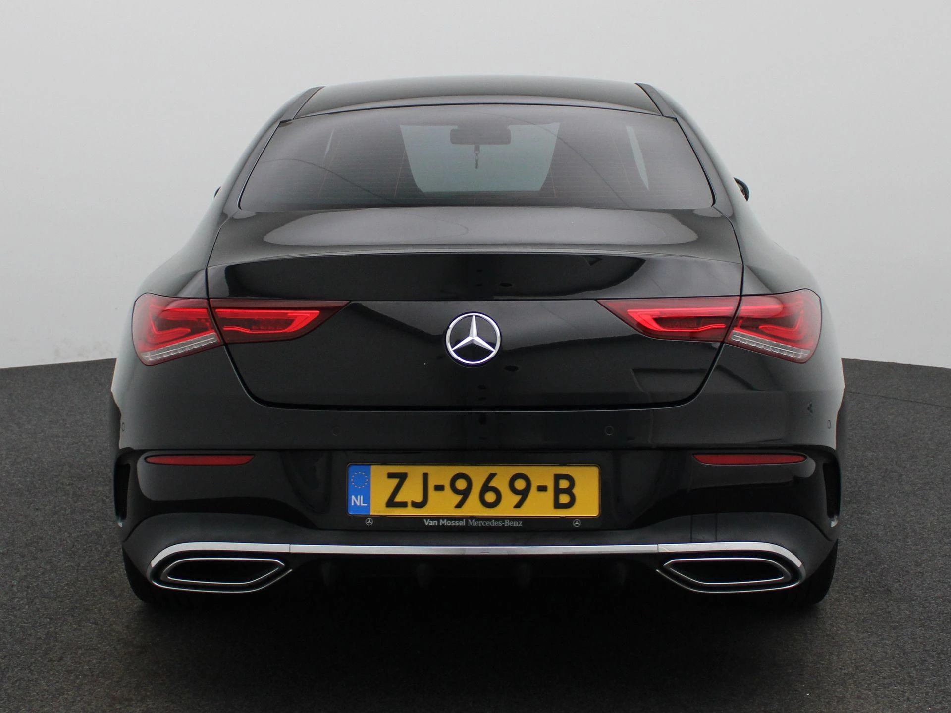 Mercedes-Benz-CLA-image-4