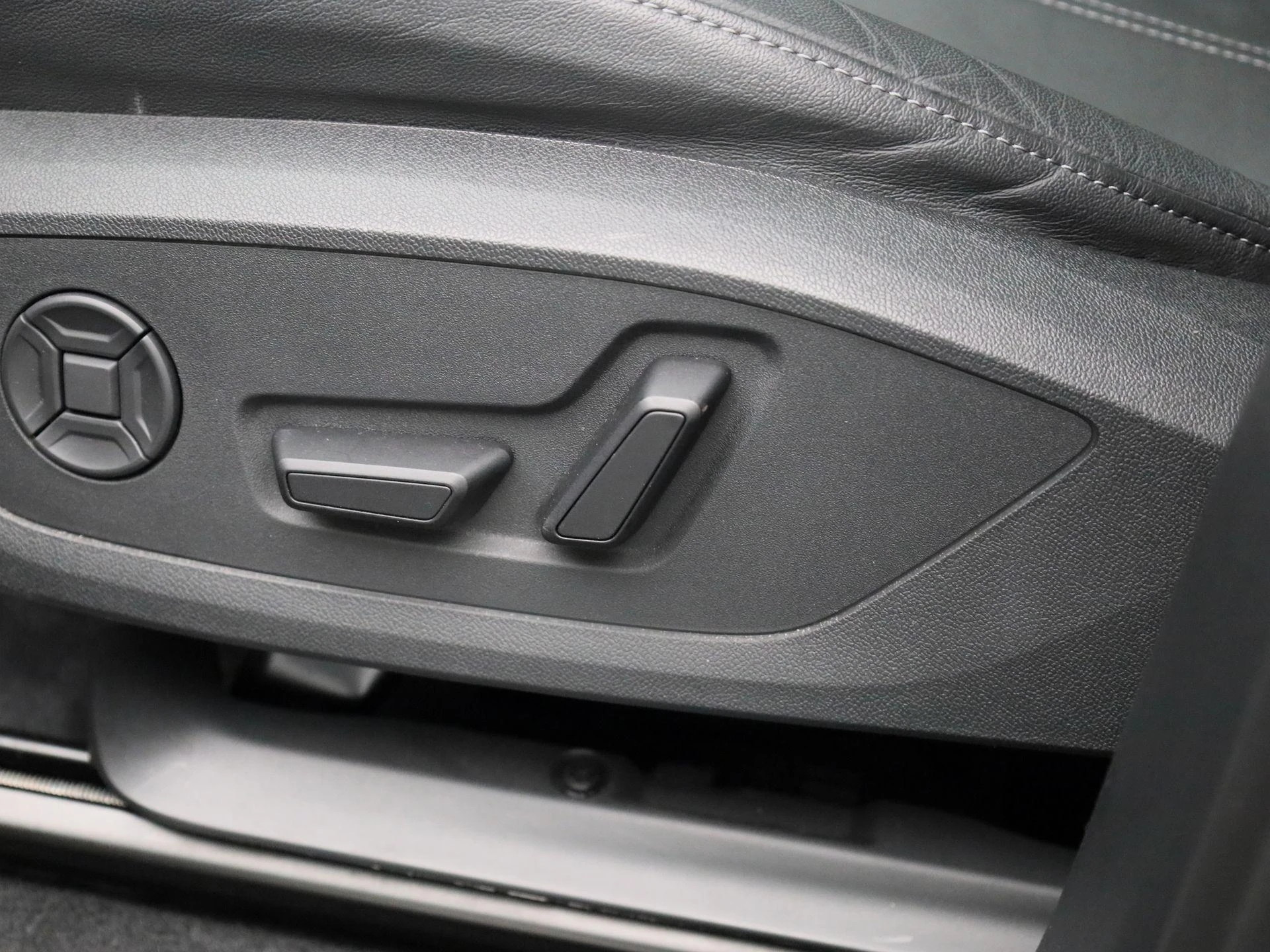 Audi-Q6 e-tron-image-37