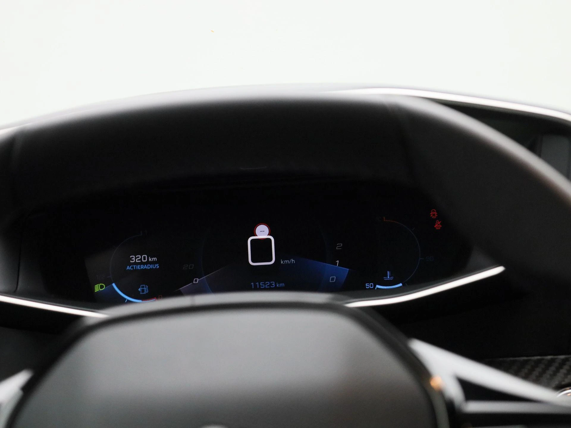 Peugeot 208 - 8