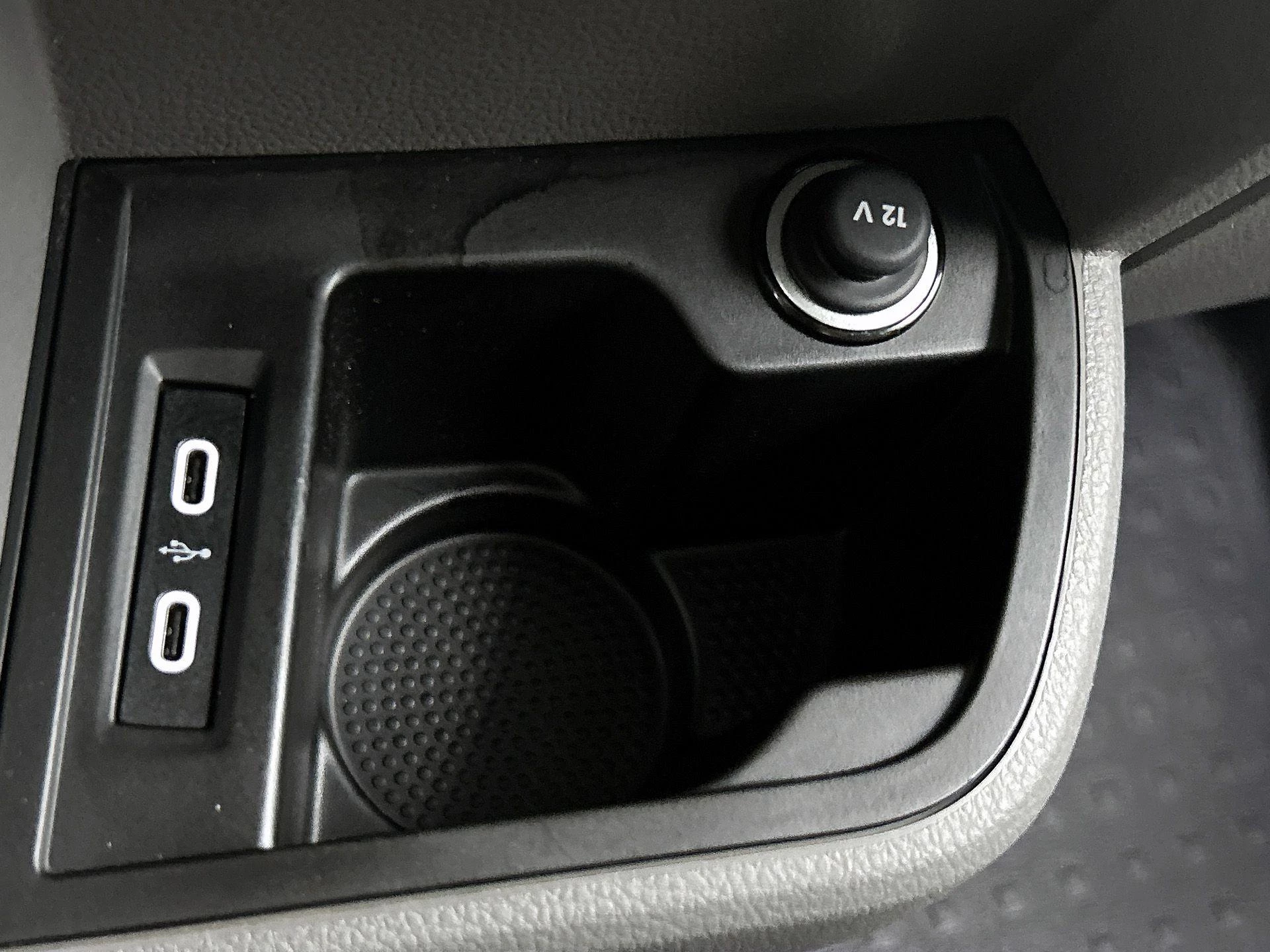 Volkswagen-Transporter-image-31