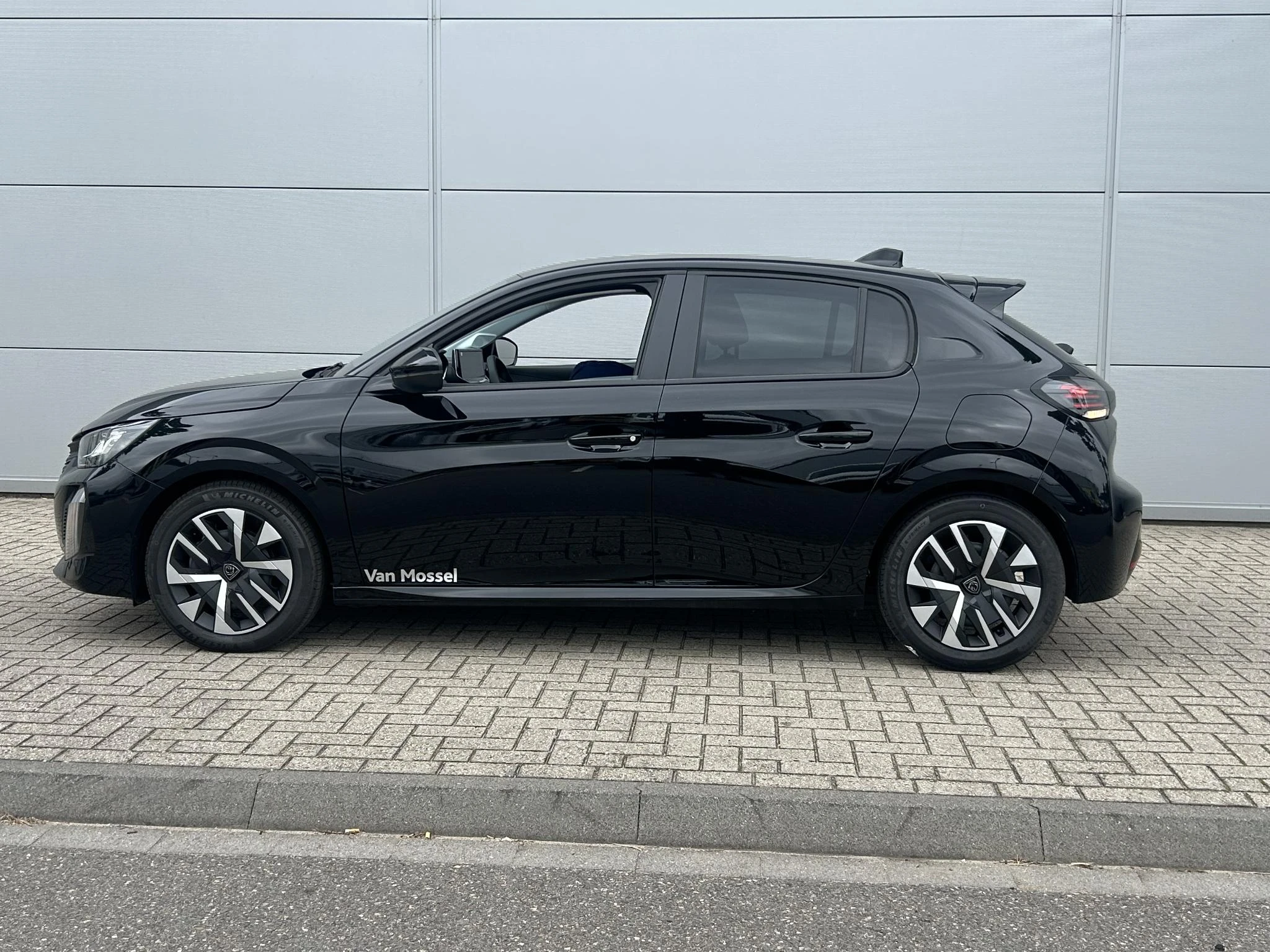 Peugeot-208-image-2