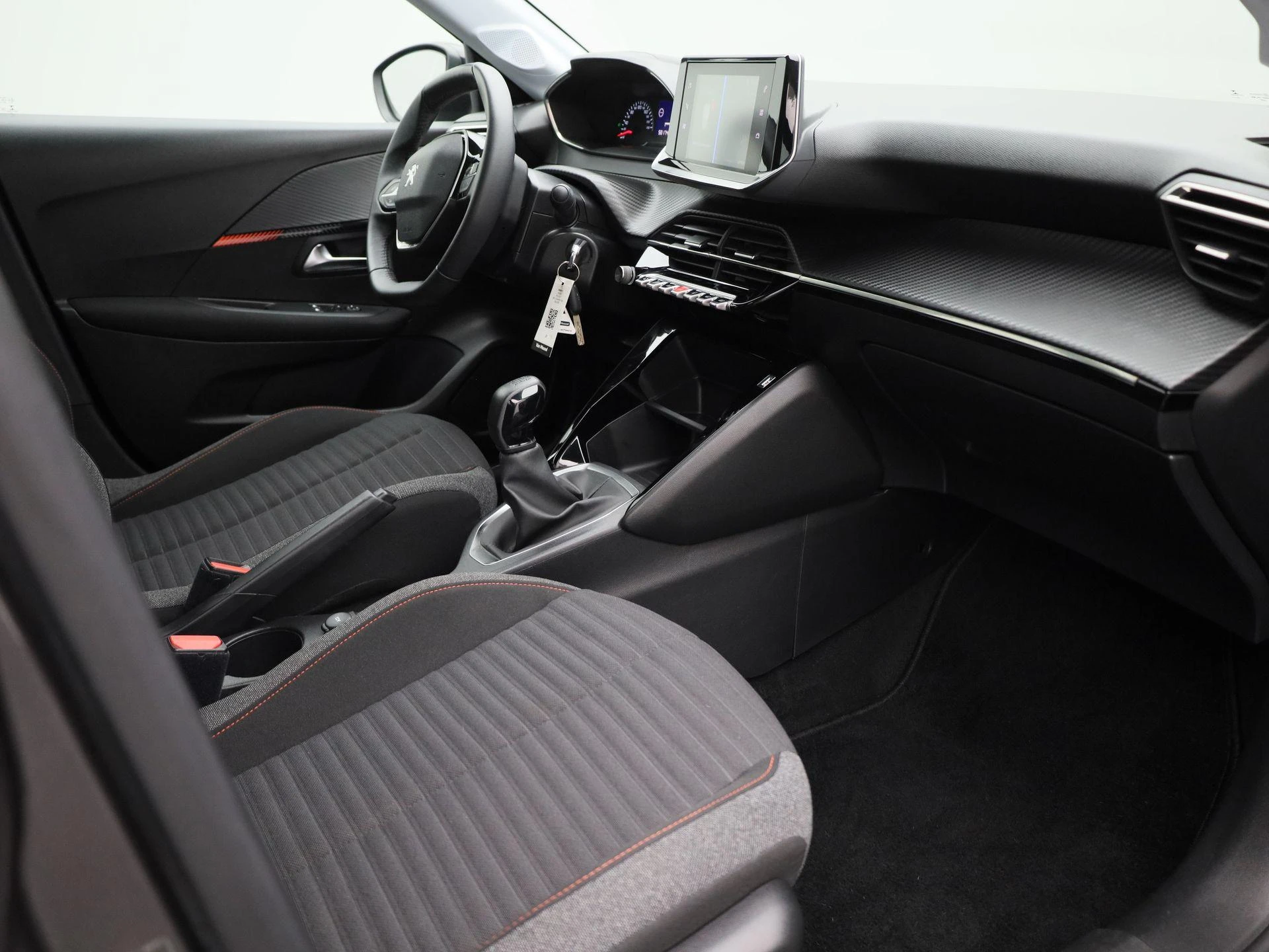 Peugeot-208-image-32